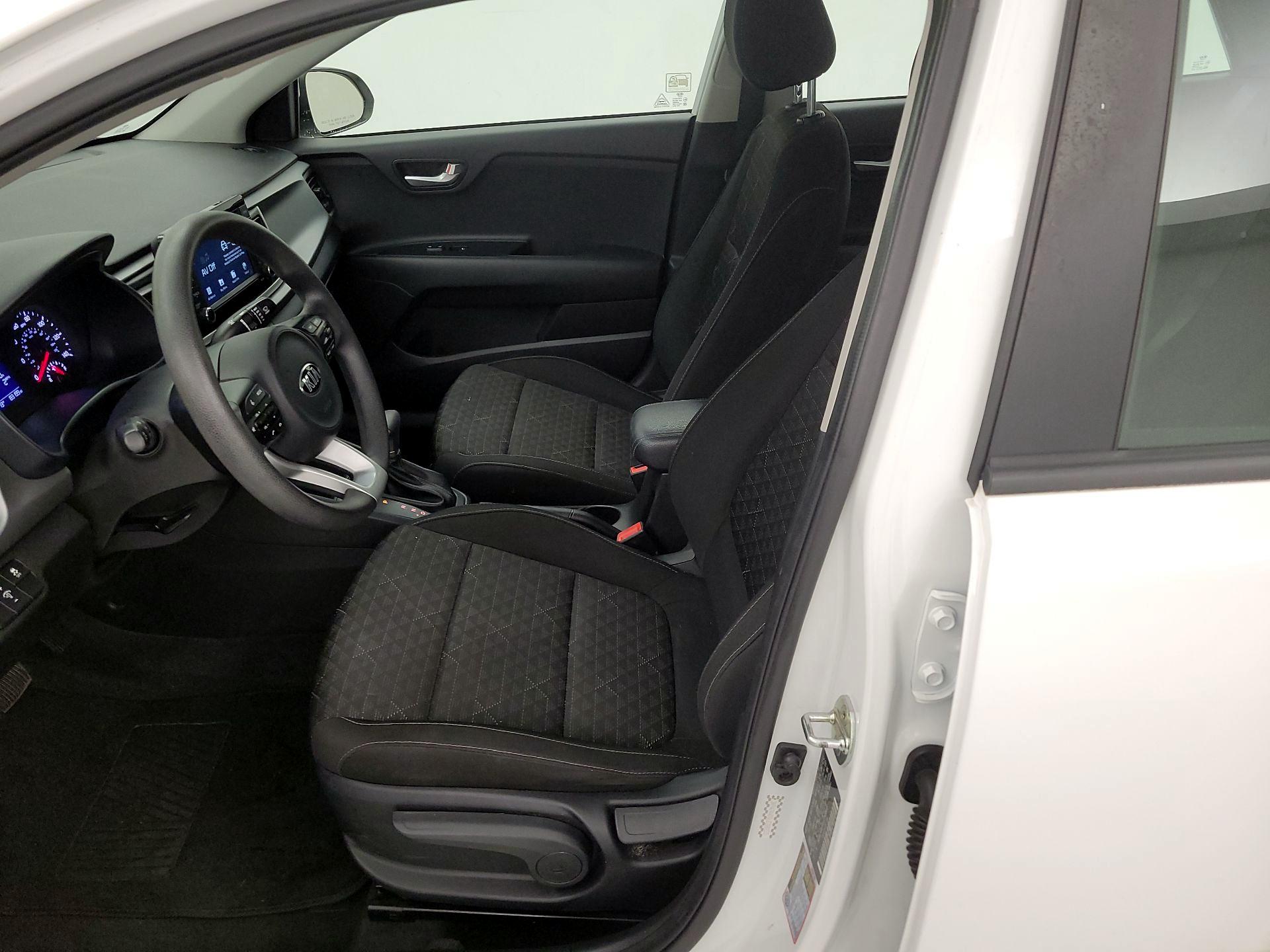 Thumbnail: 2020 Kia Rio - 11