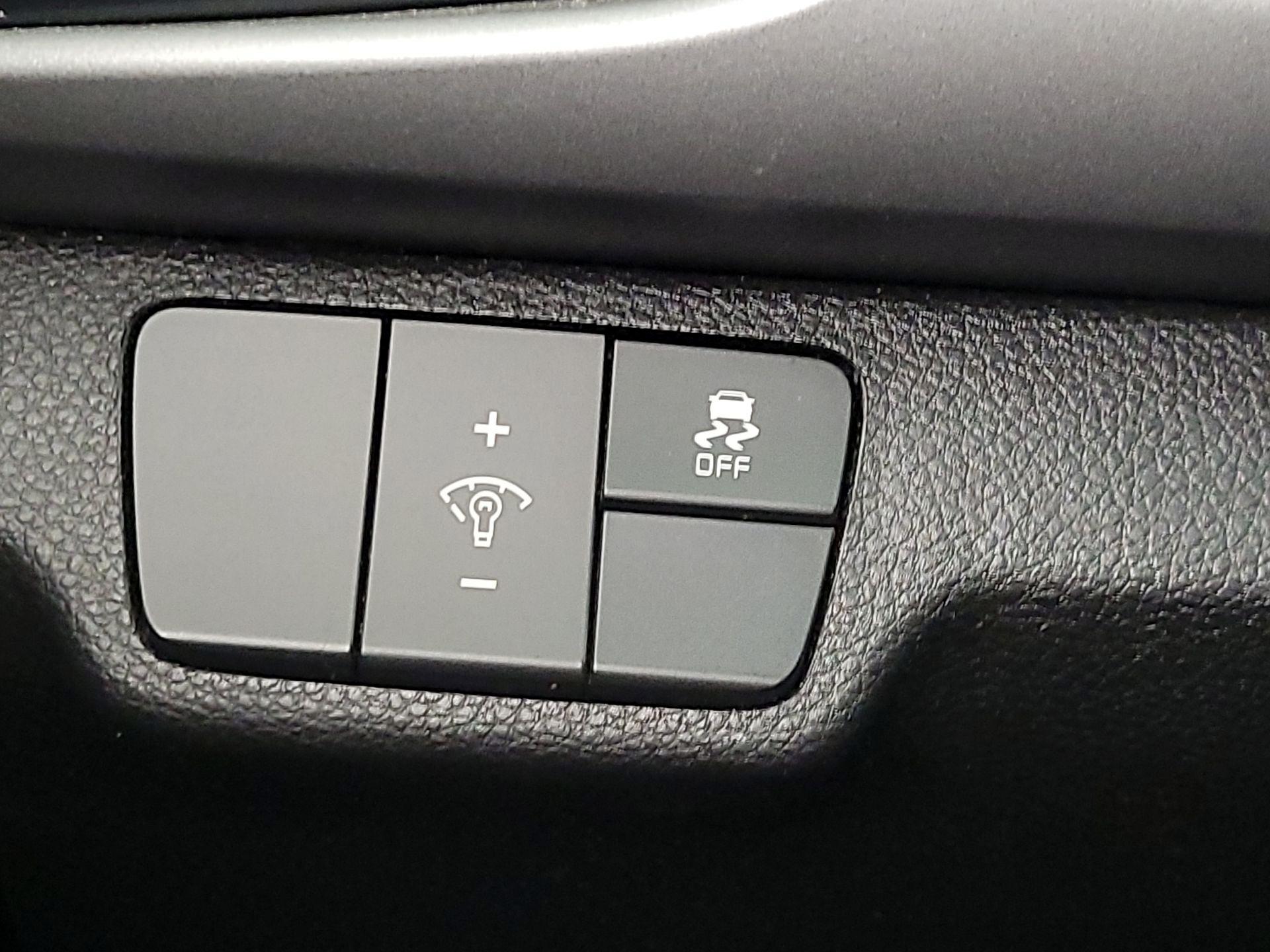 Thumbnail: 2020 Kia Rio - 13