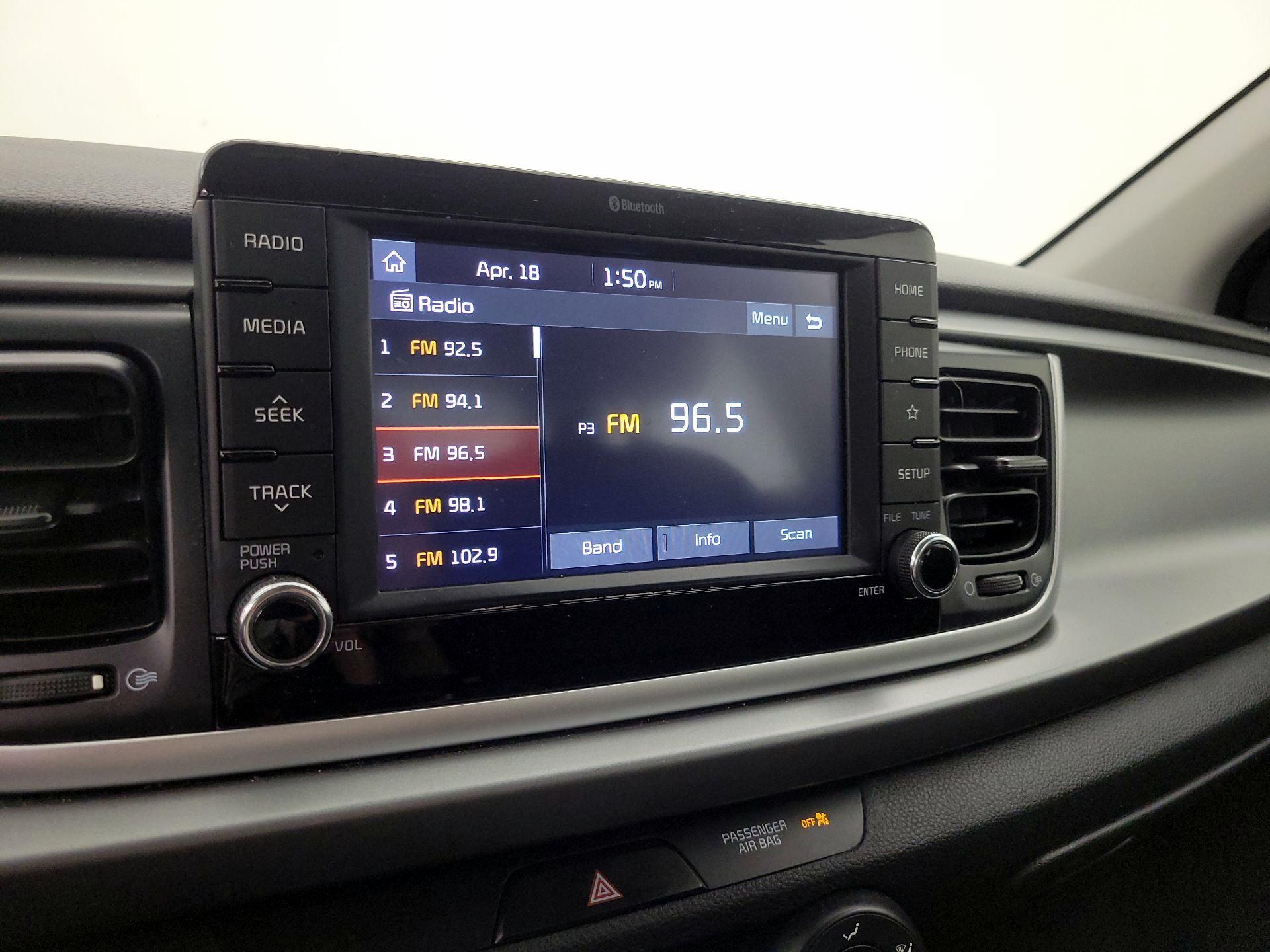 Thumbnail: 2020 Kia Rio - 15