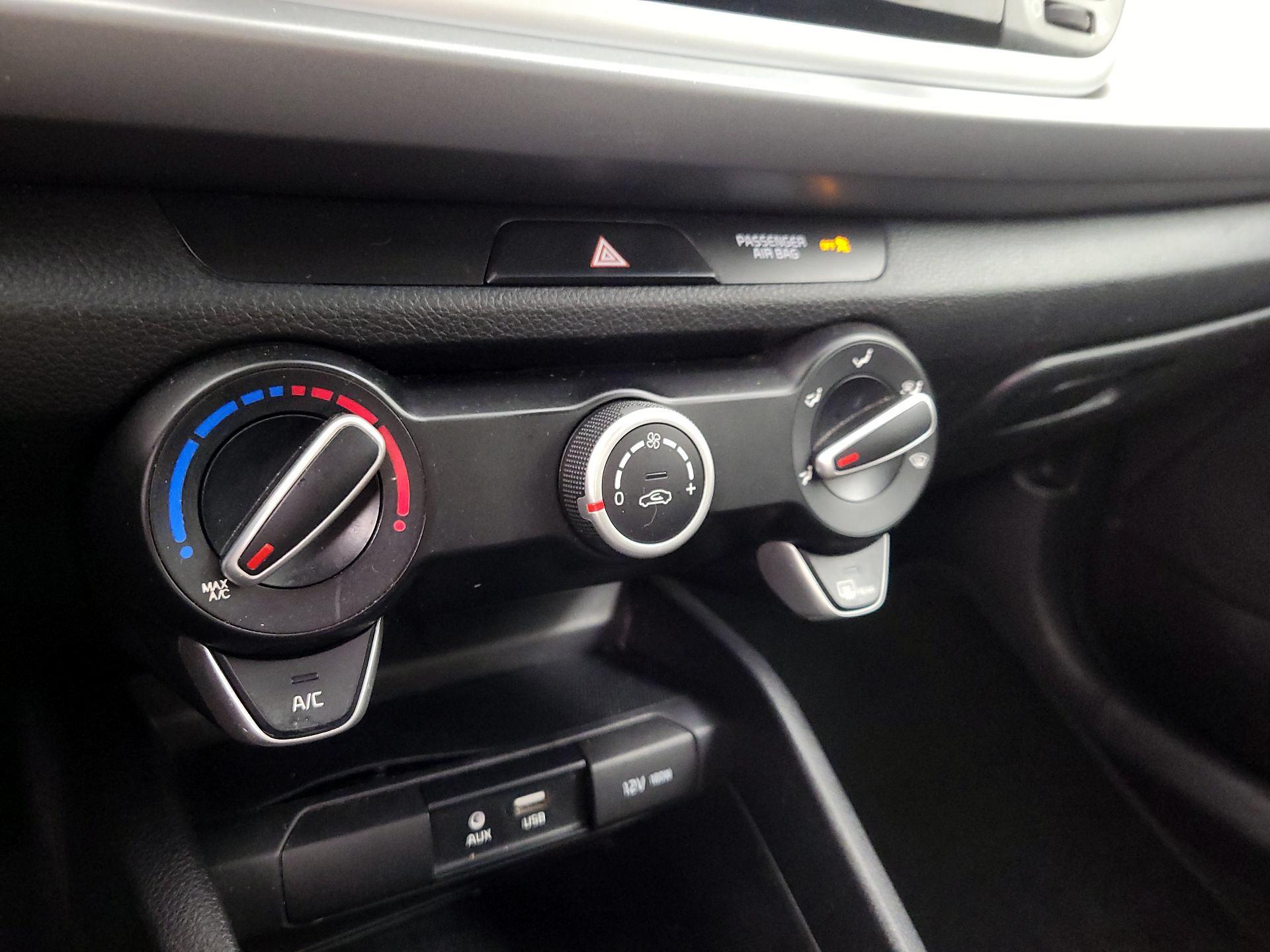 Thumbnail: 2020 Kia Rio - 16