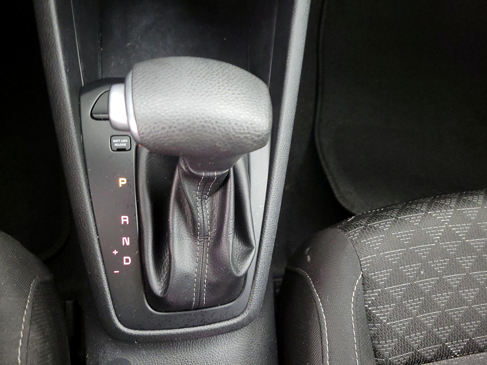 Thumbnail: 2020 Kia Rio - 17