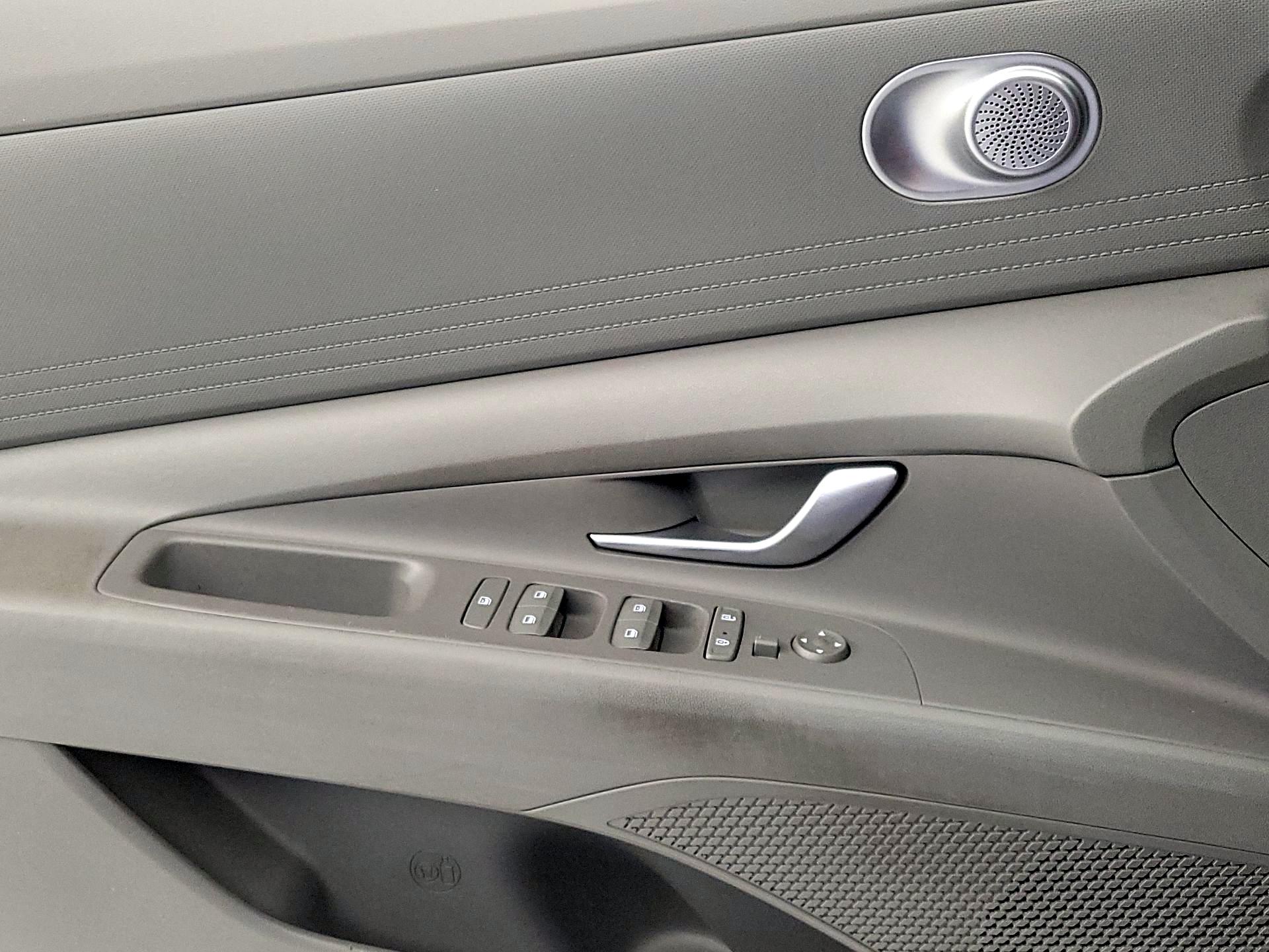 Thumbnail: 2022 Hyundai Elantra - 12