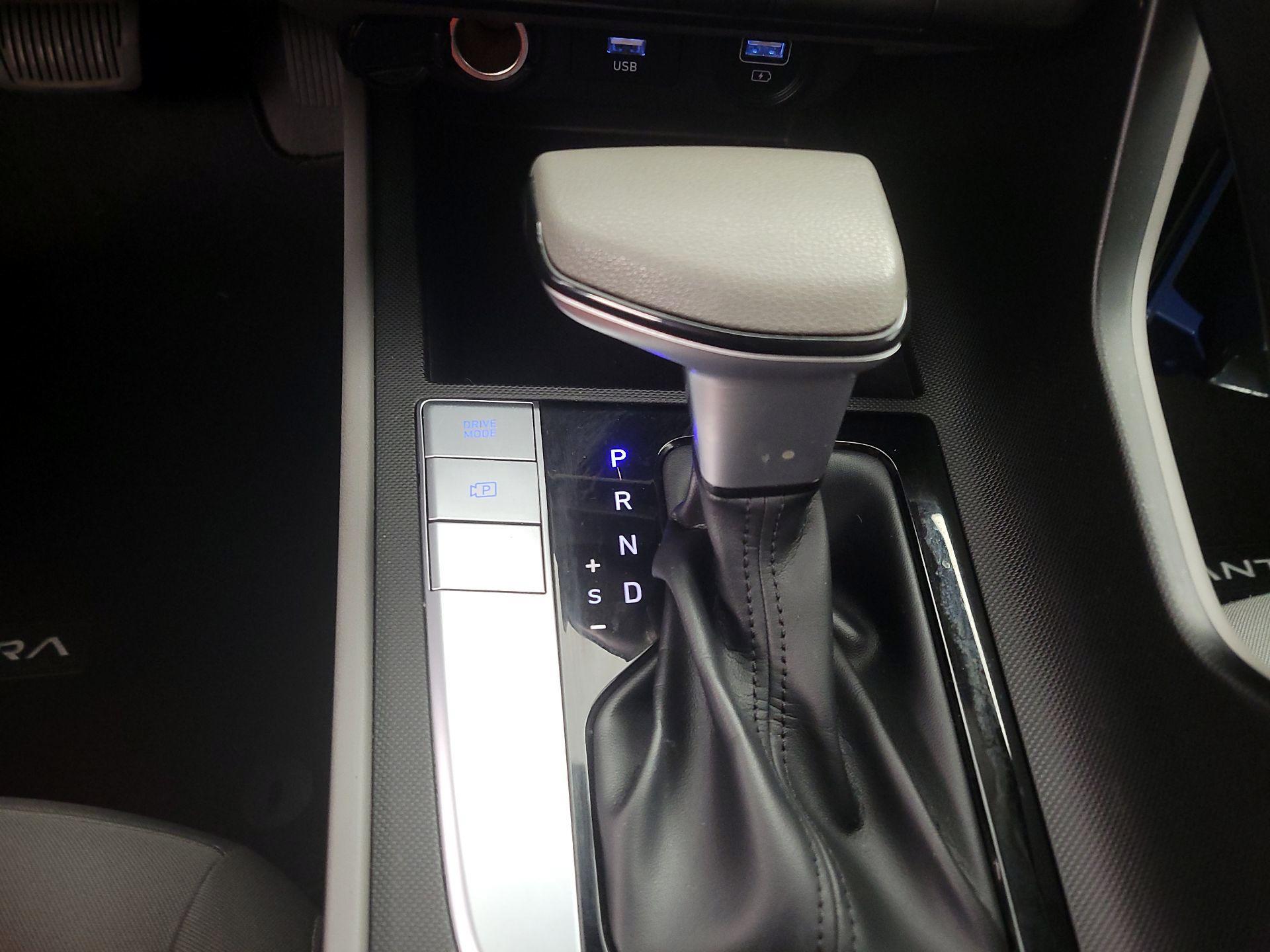 Thumbnail: 2022 Hyundai Elantra - 18