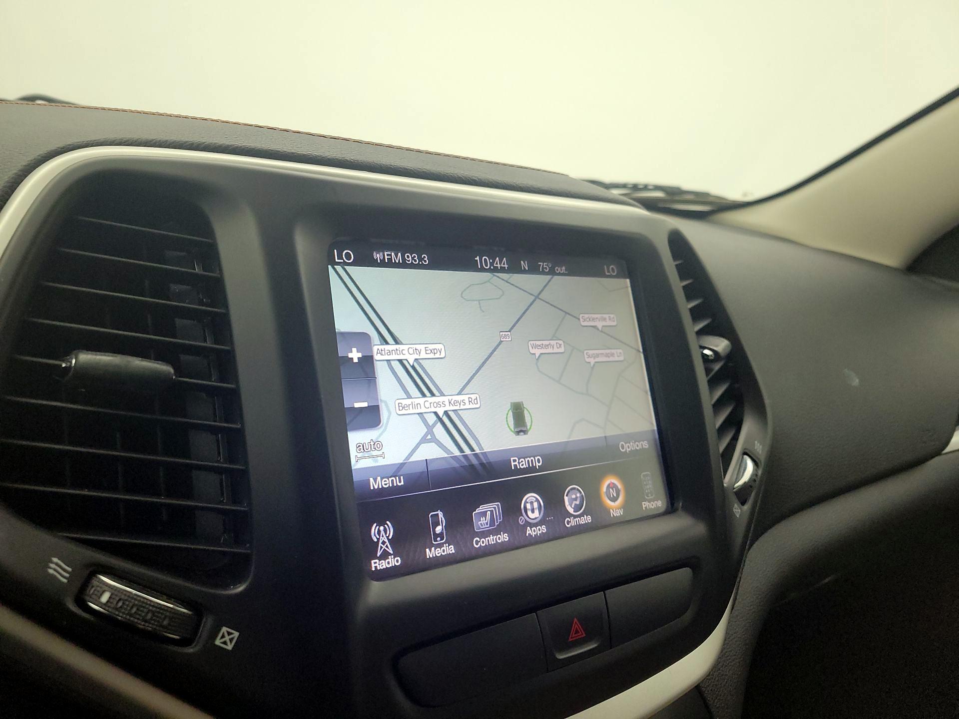 Thumbnail: 2015 Jeep Cherokee - 14