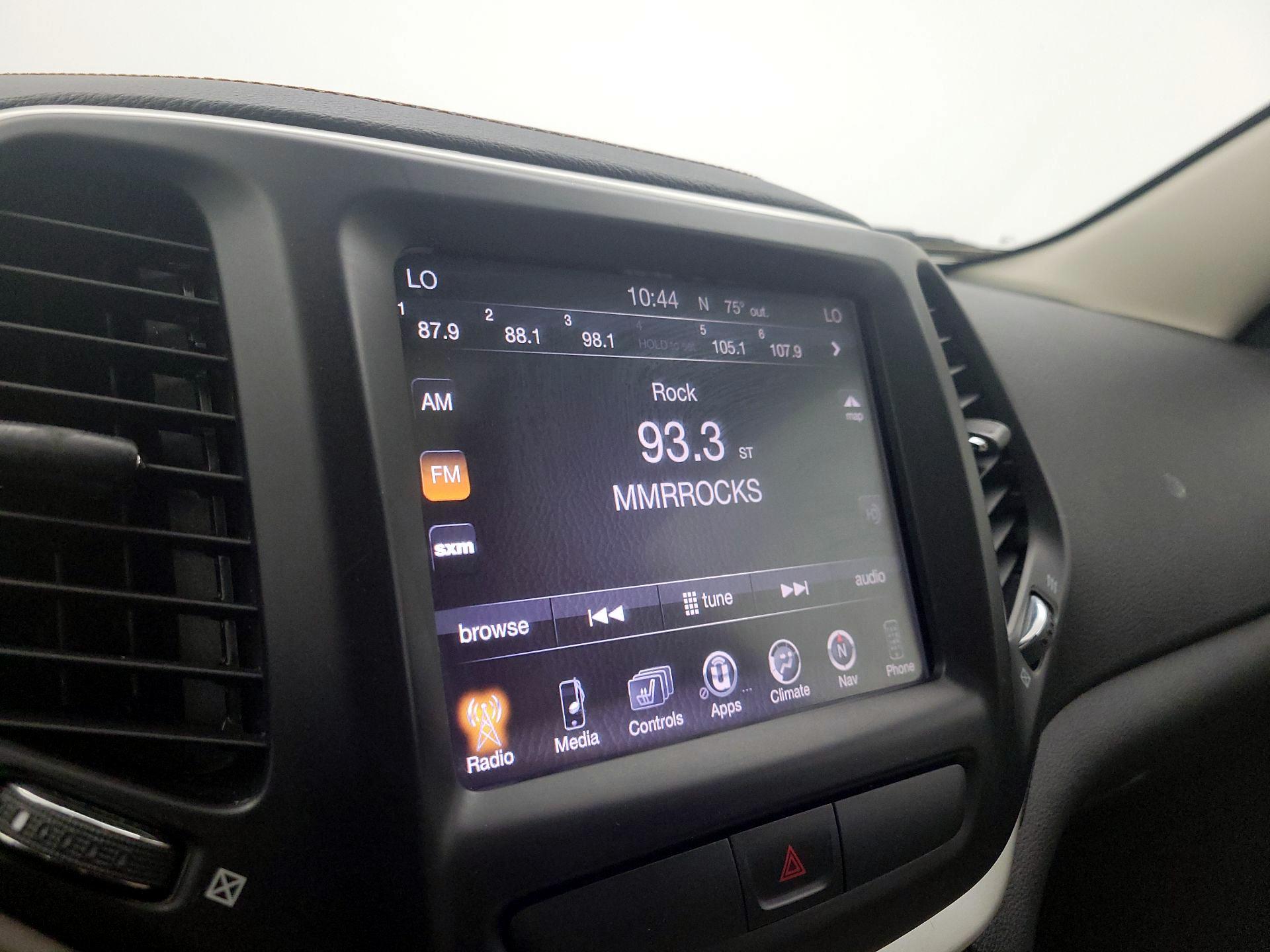 Thumbnail: 2015 Jeep Cherokee - 16