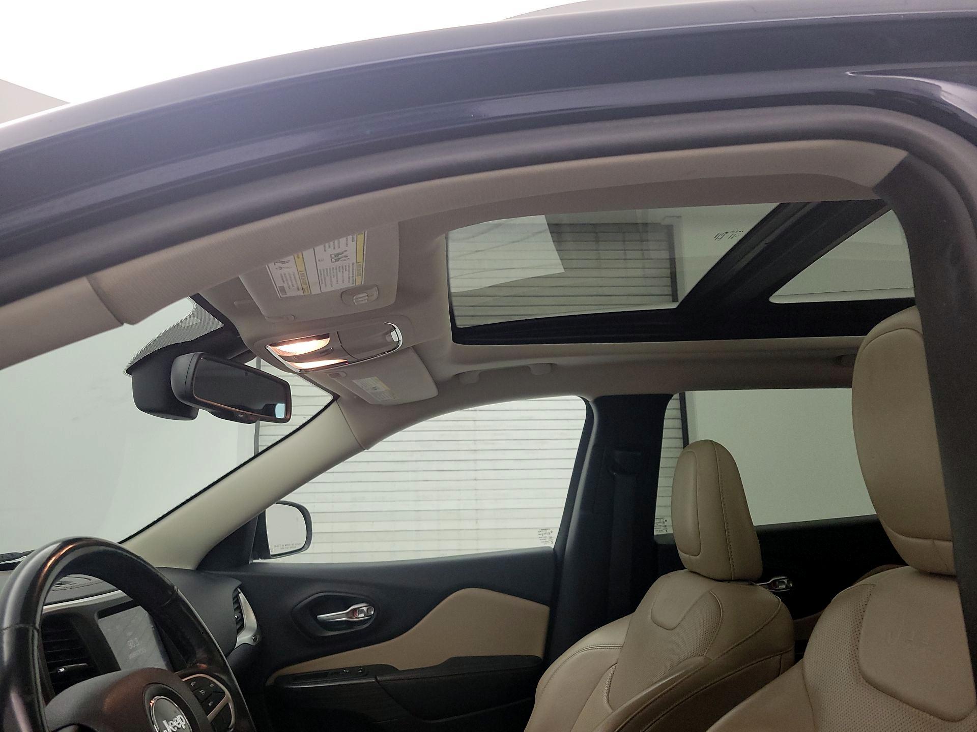 Thumbnail: 2015 Jeep Cherokee - 20