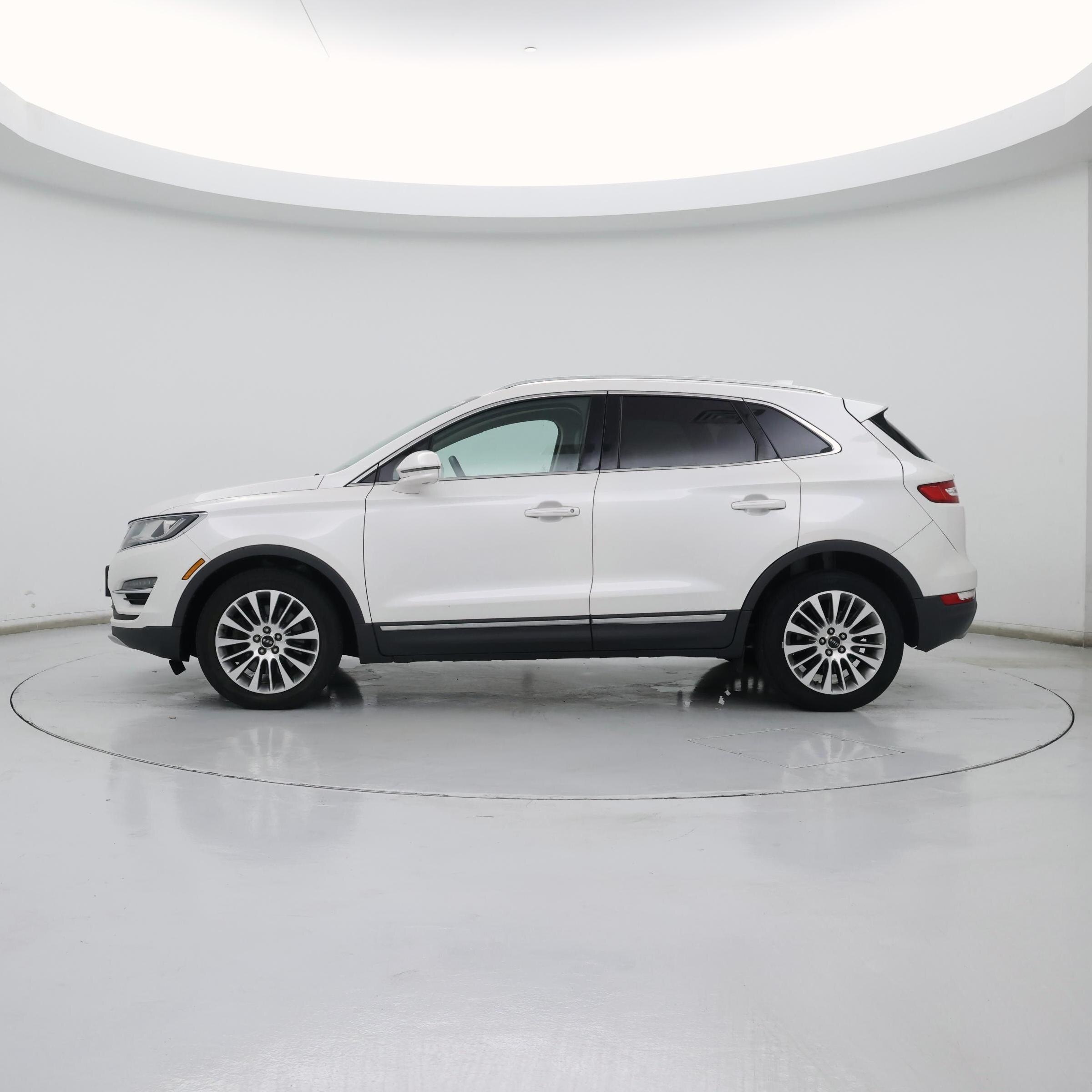 Thumbnail: 2017 Lincoln MKC - 3