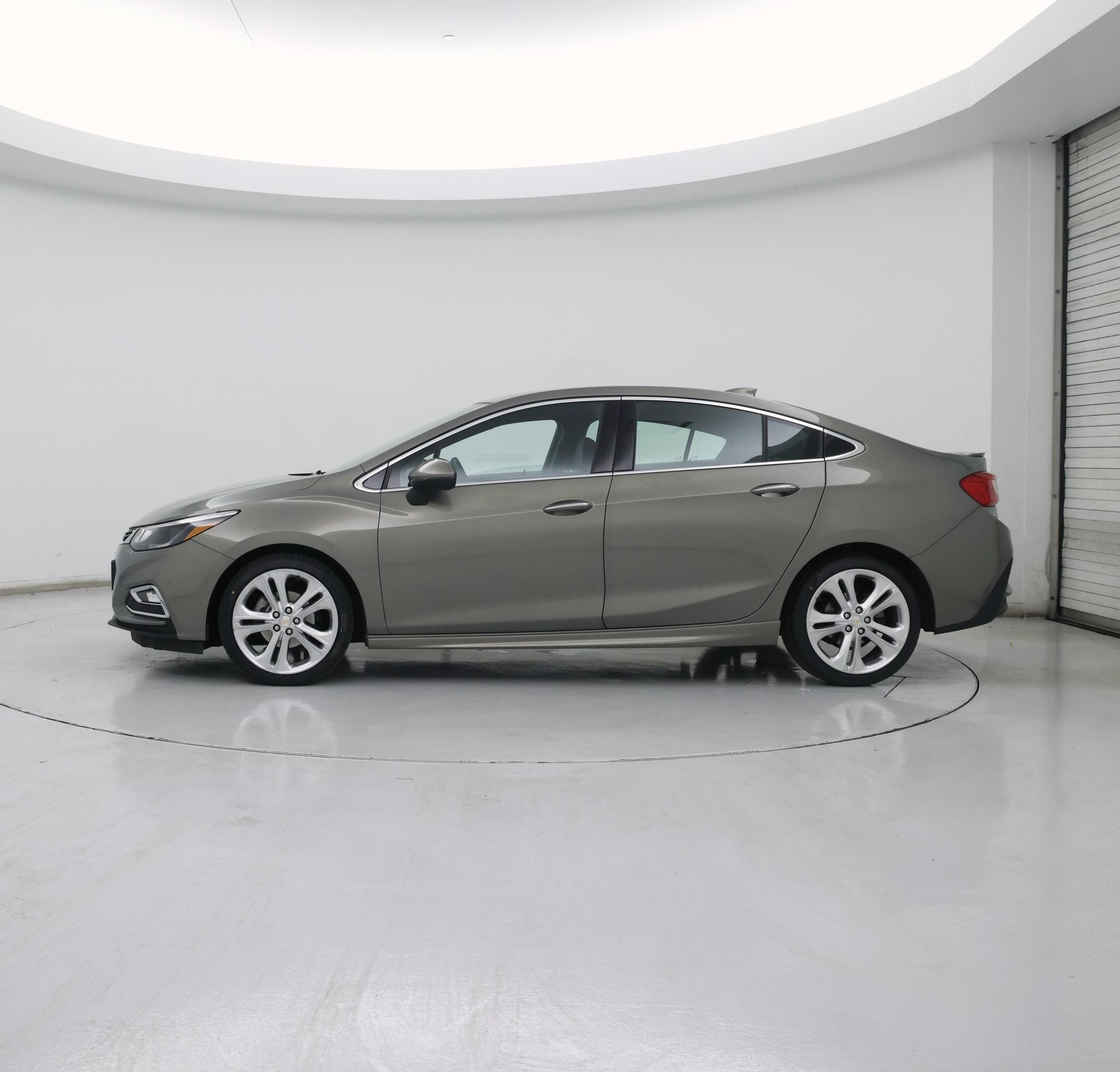 Thumbnail: 2017 Chevrolet Cruze - 3