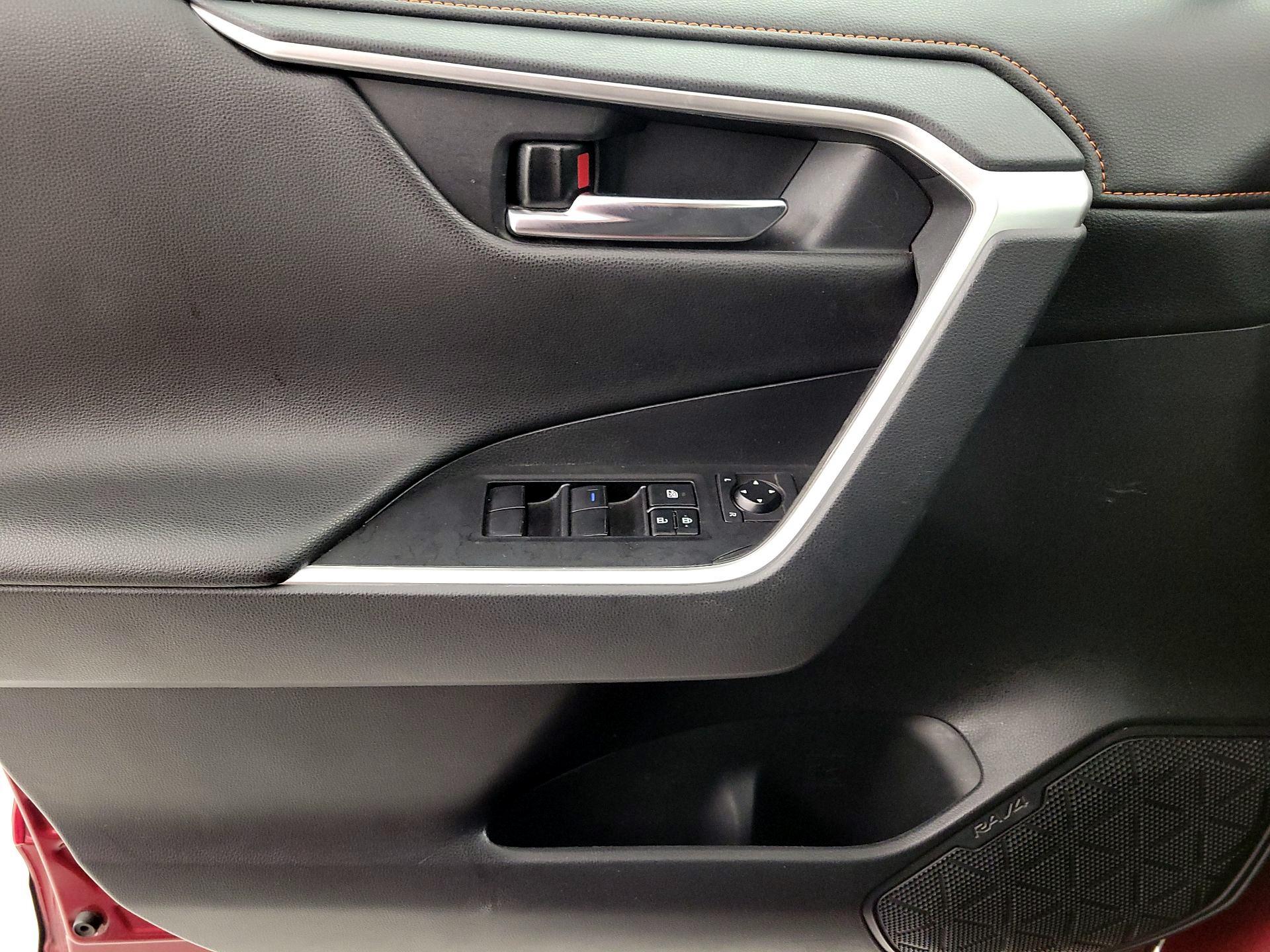Thumbnail: 2019 Toyota RAV4 - 12