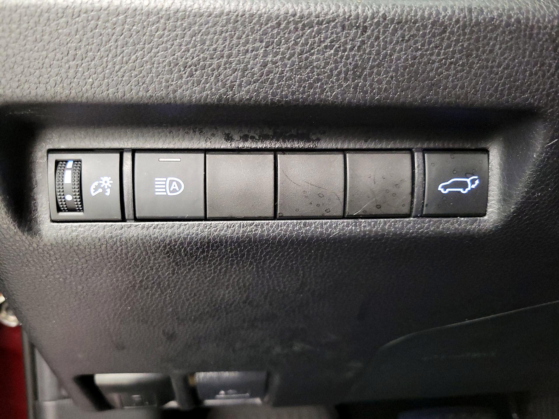 Thumbnail: 2019 Toyota RAV4 - 13