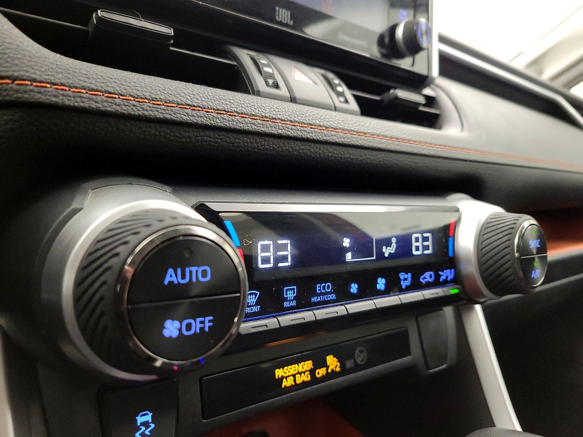 Thumbnail: 2019 Toyota RAV4 - 17
