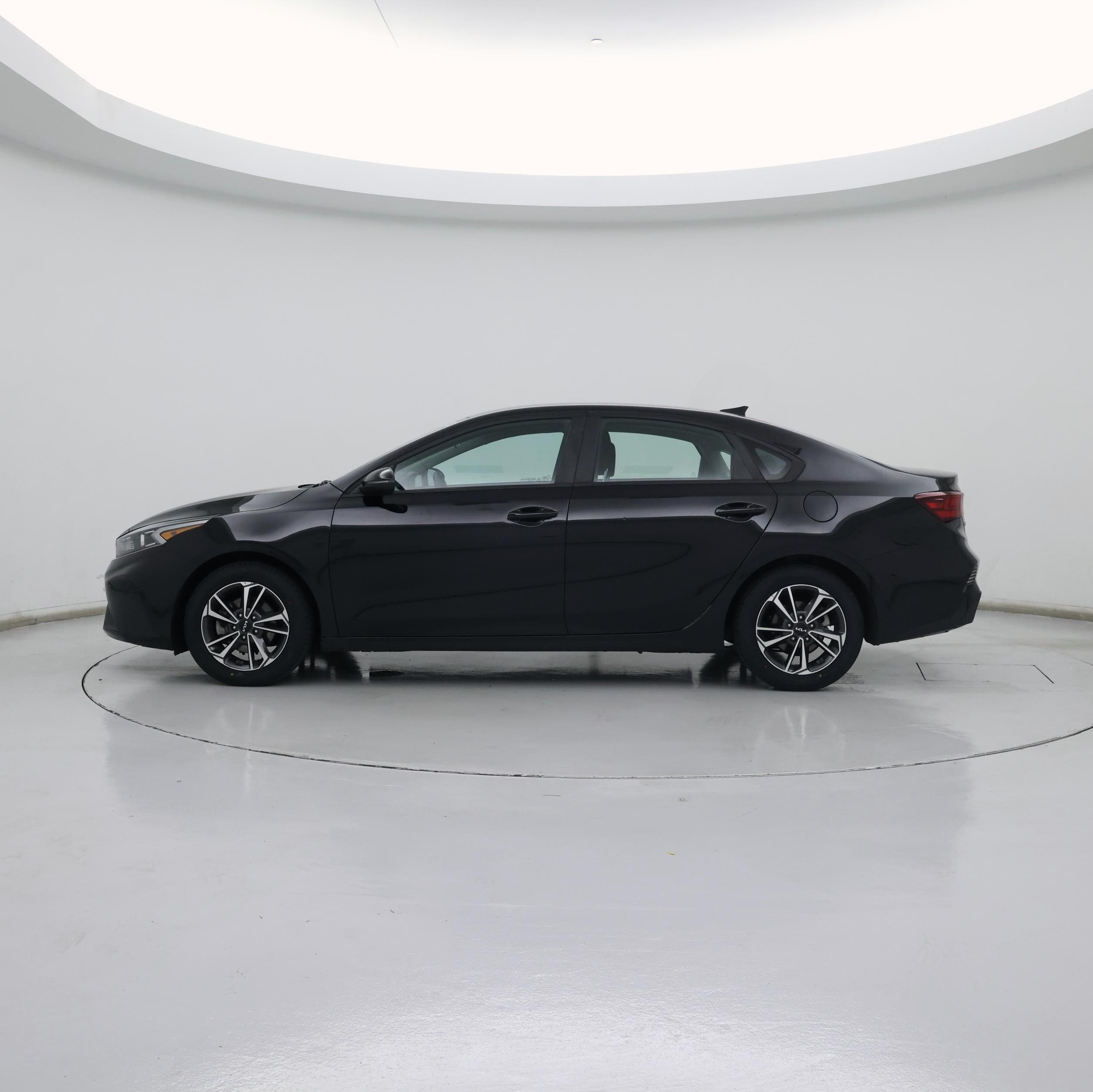 Thumbnail: 2023 Kia Forte - 3