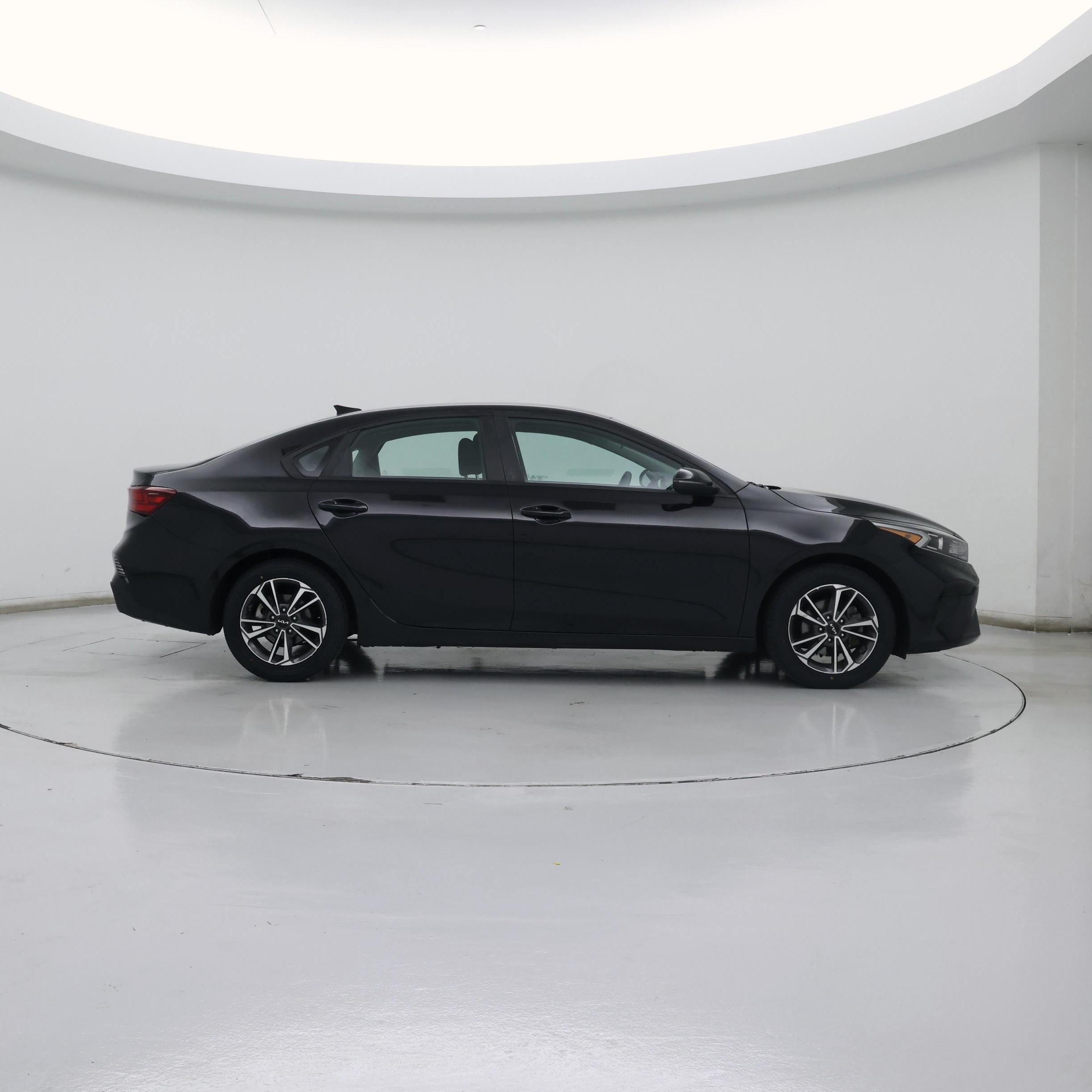 Thumbnail: 2023 Kia Forte - 7
