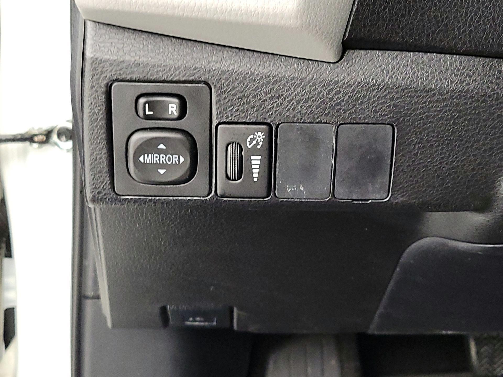 Thumbnail: 2015 Toyota Corolla - 13