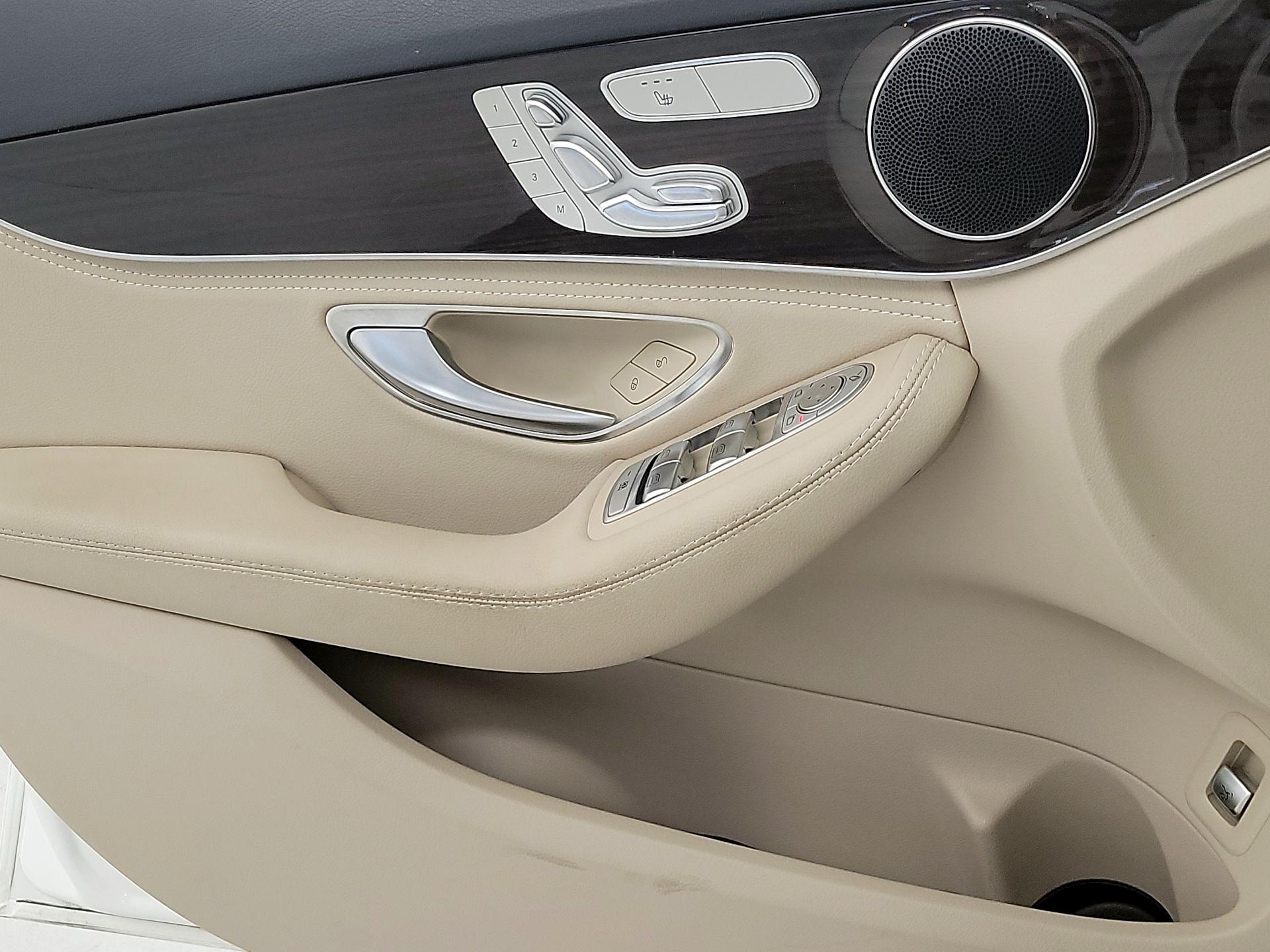 Thumbnail: 2015 Mercedes-Benz C-Class - 12
