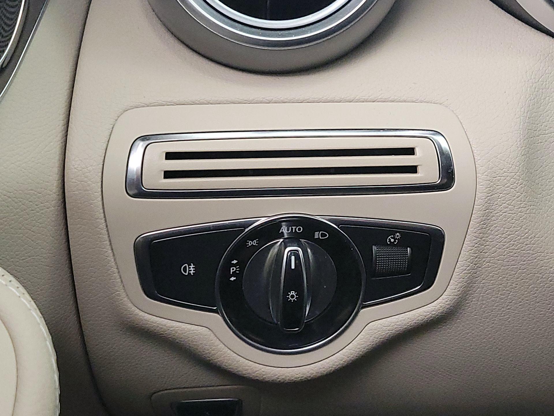 Thumbnail: 2015 Mercedes-Benz C-Class - 13