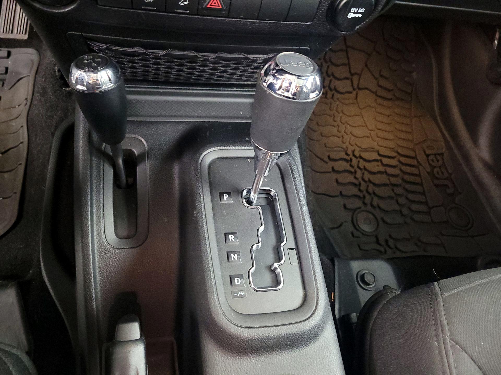 Thumbnail: 2014 Jeep Wrangler - 15