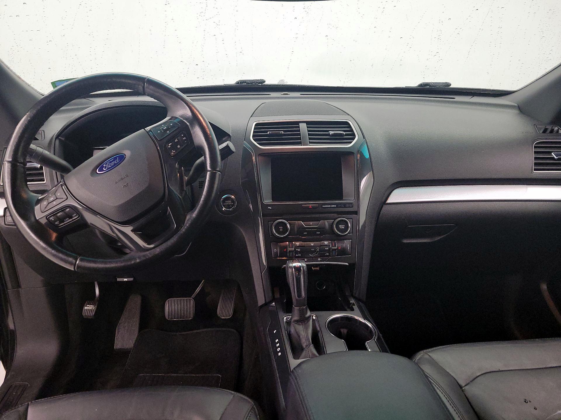 Thumbnail: 2016 Ford Explorer - 9