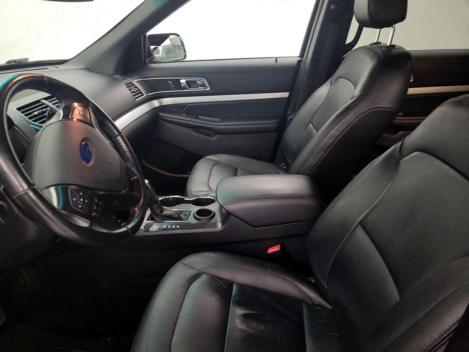Thumbnail: 2016 Ford Explorer - 11
