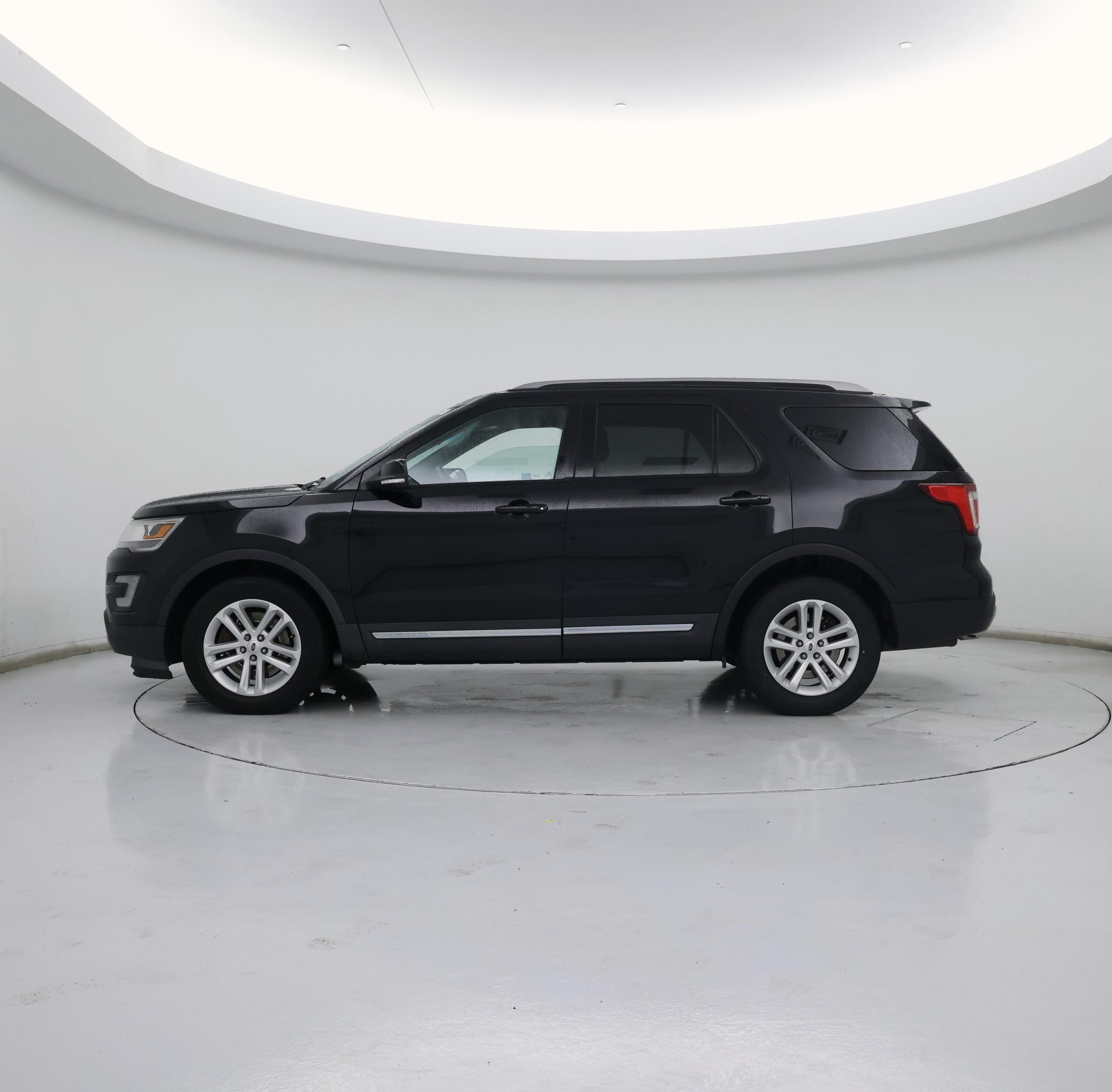 Thumbnail: 2016 Ford Explorer - 3