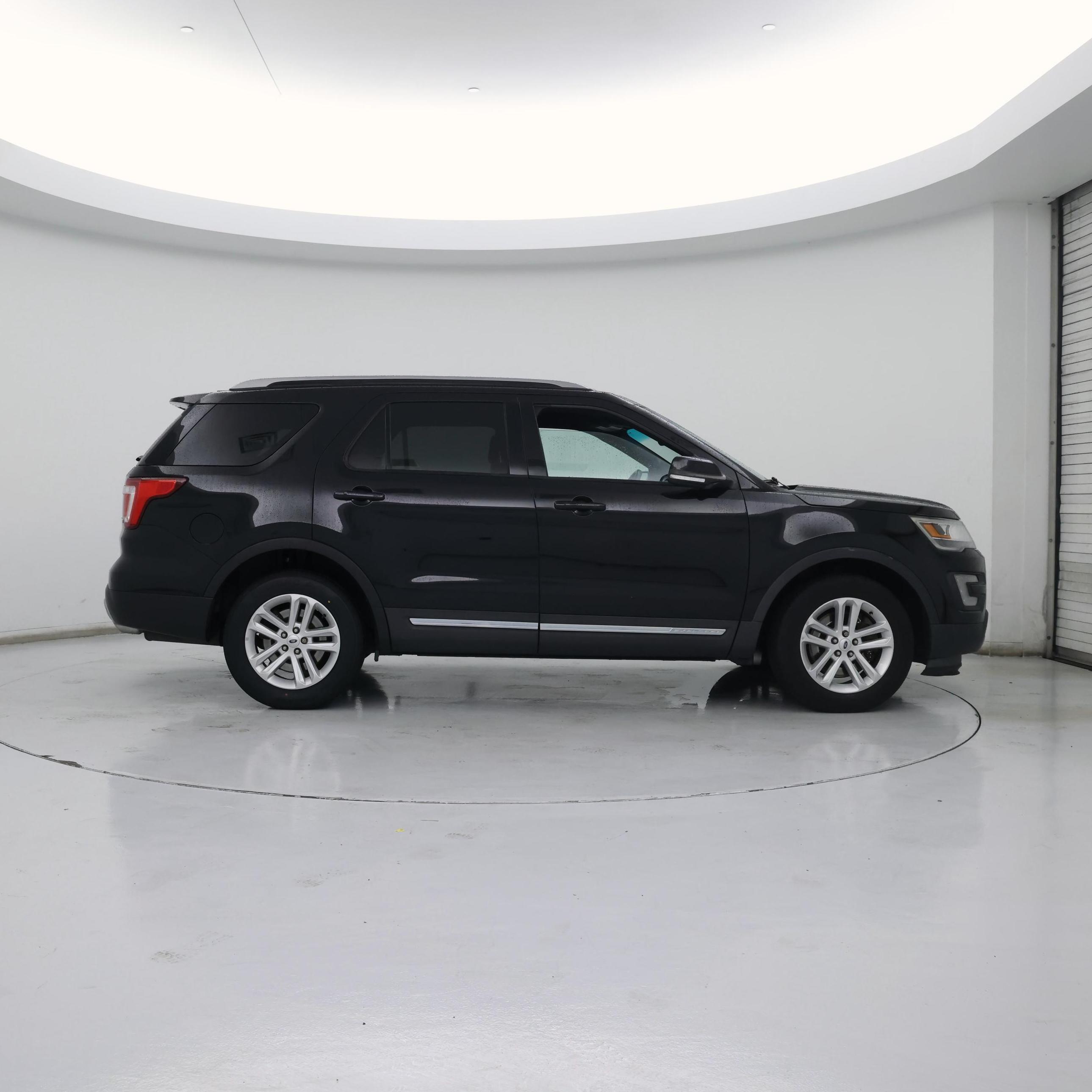 Thumbnail: 2016 Ford Explorer - 7