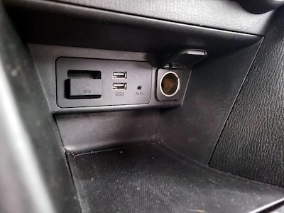 USB/AUX Ports