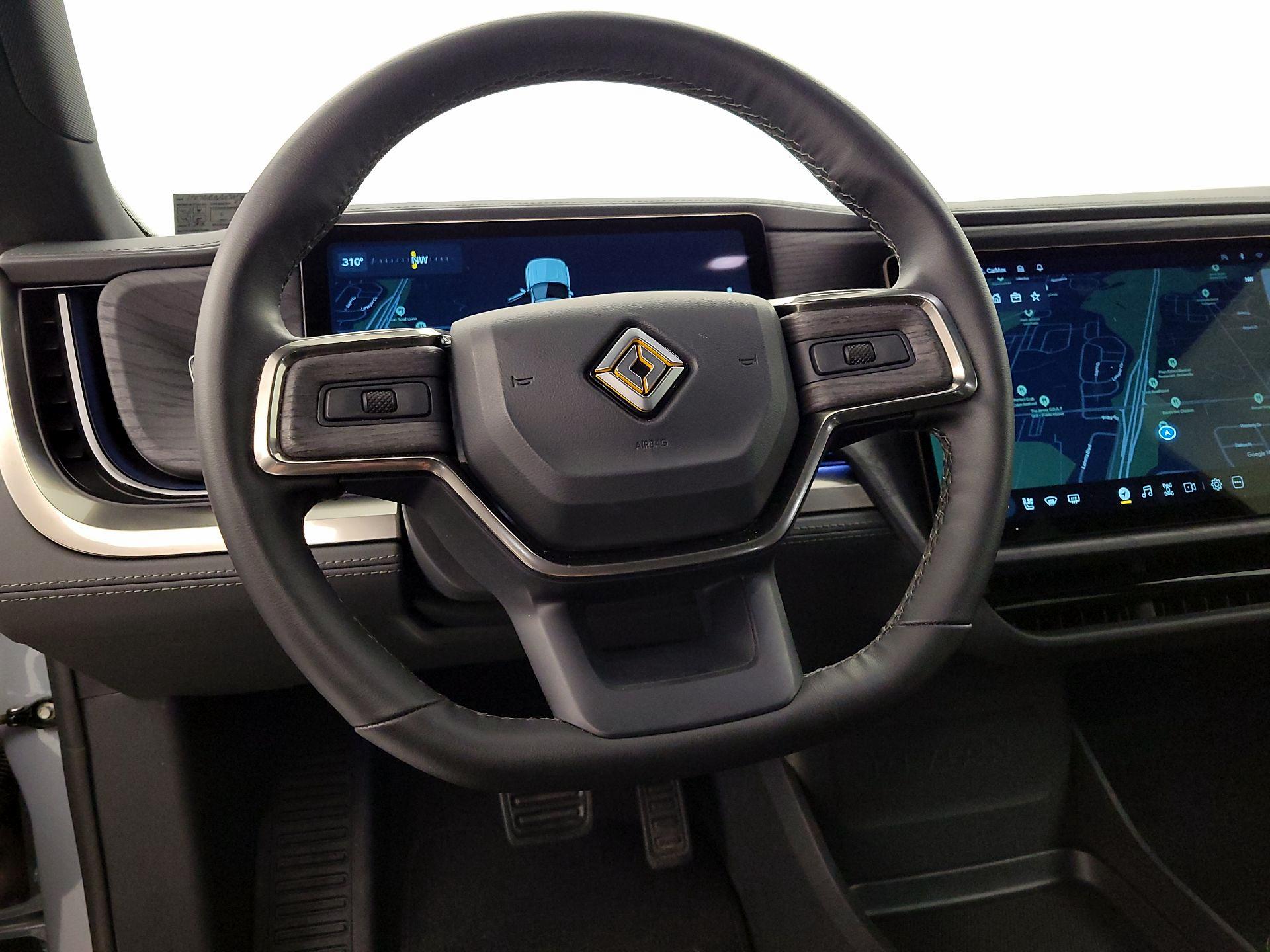Thumbnail: 2025 Rivian R1S - 10