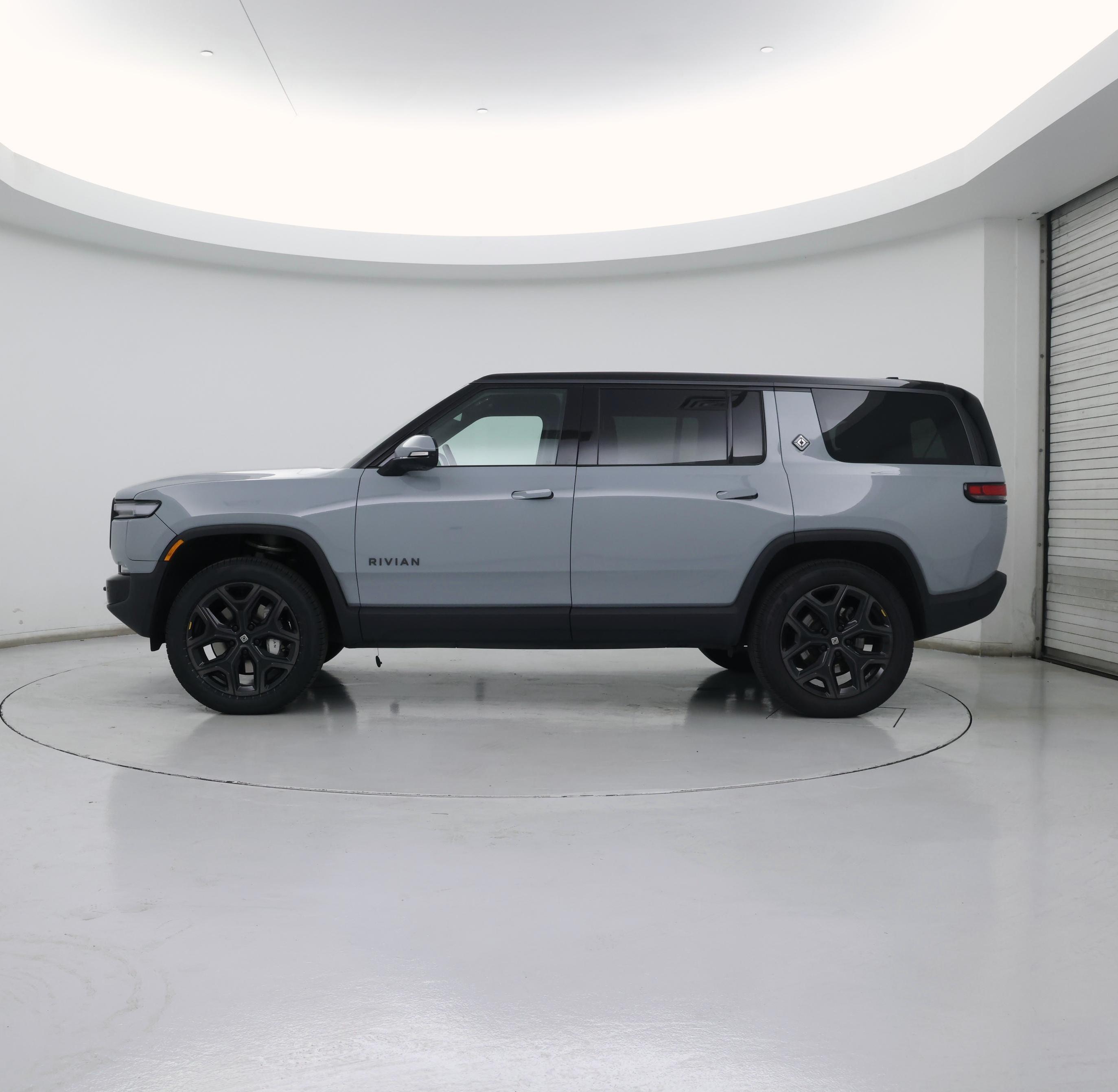 Thumbnail: 2025 Rivian R1S - 3