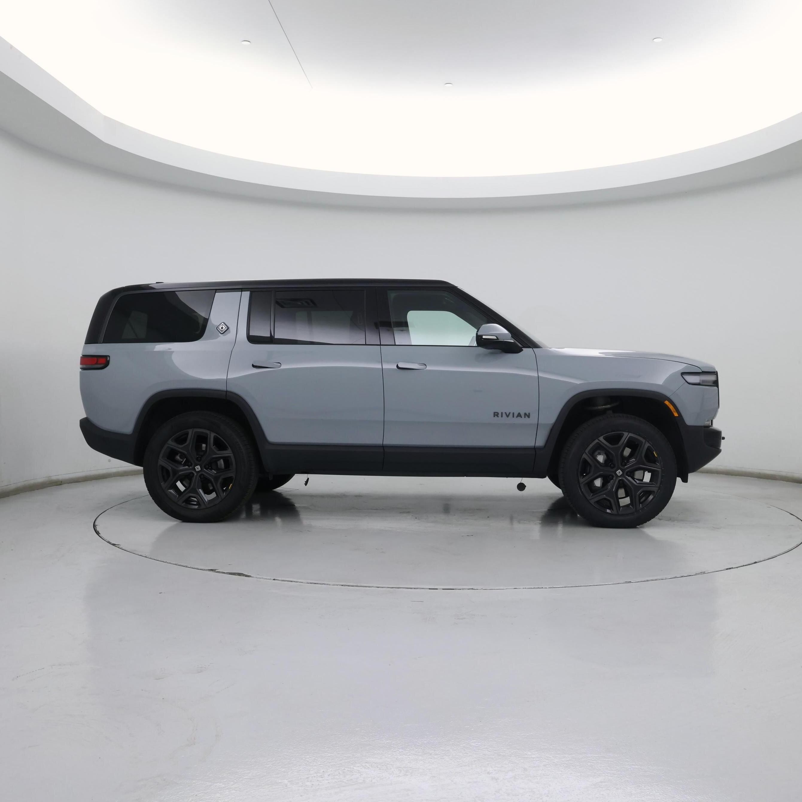 Thumbnail: 2025 Rivian R1S - 7