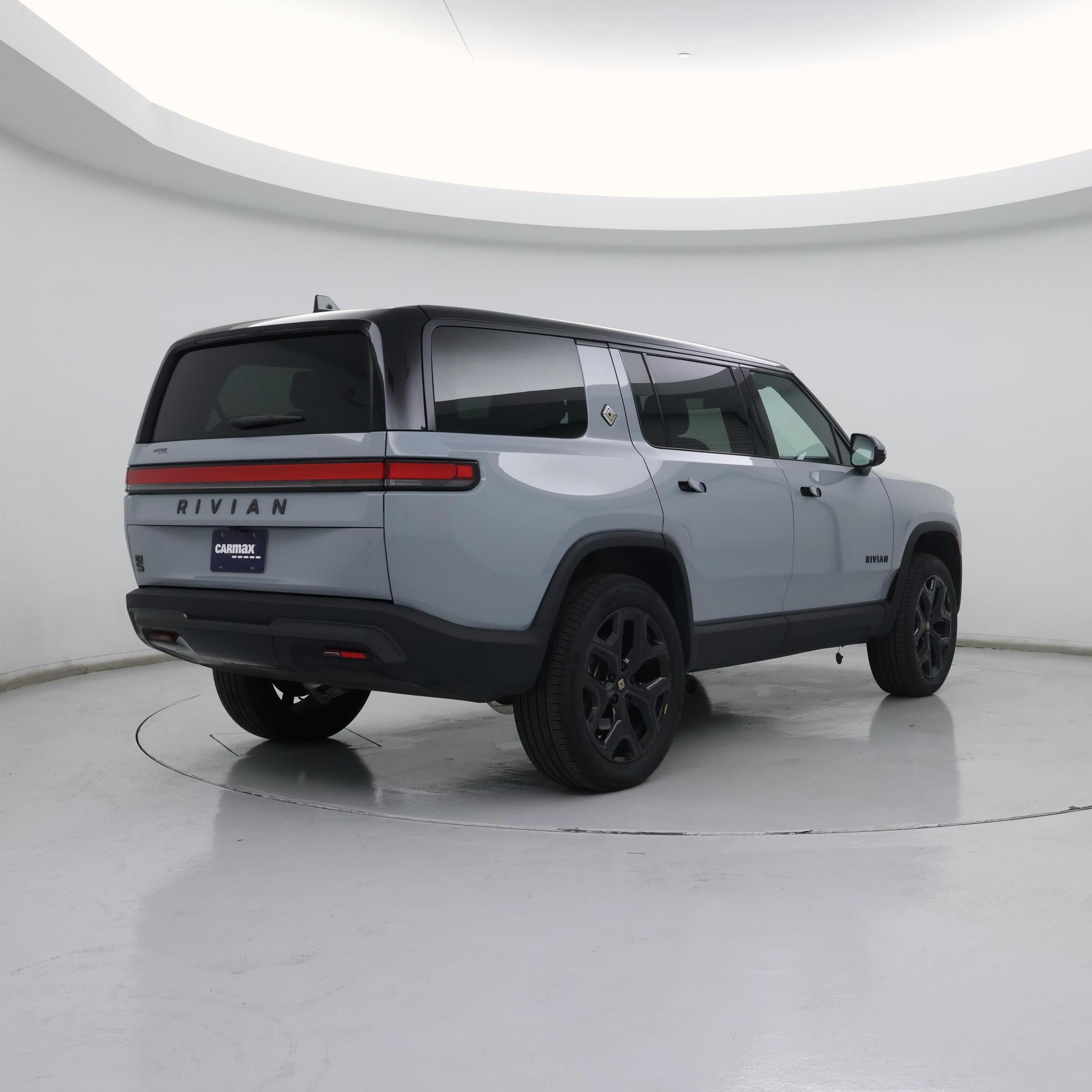 Thumbnail: 2025 Rivian R1S - 8