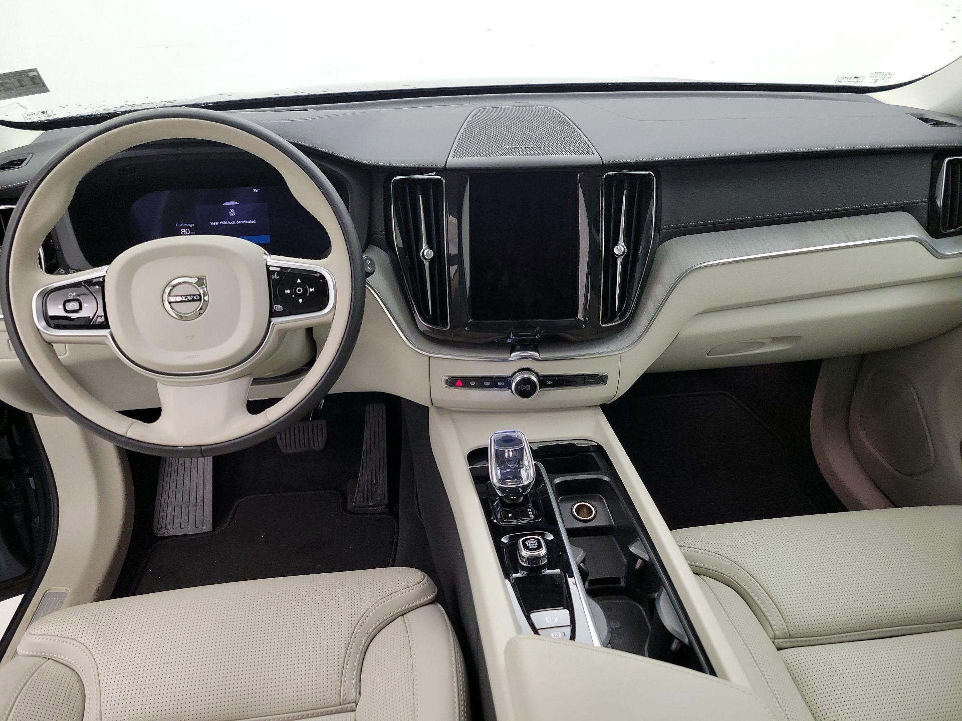 Thumbnail: 2025 Volvo XC60 - 9