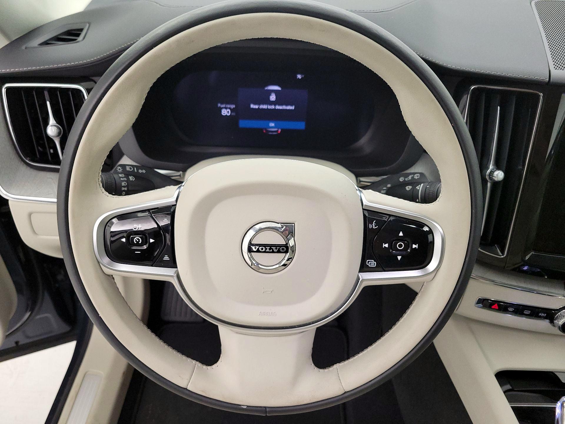 Thumbnail: 2025 Volvo XC60 - 10