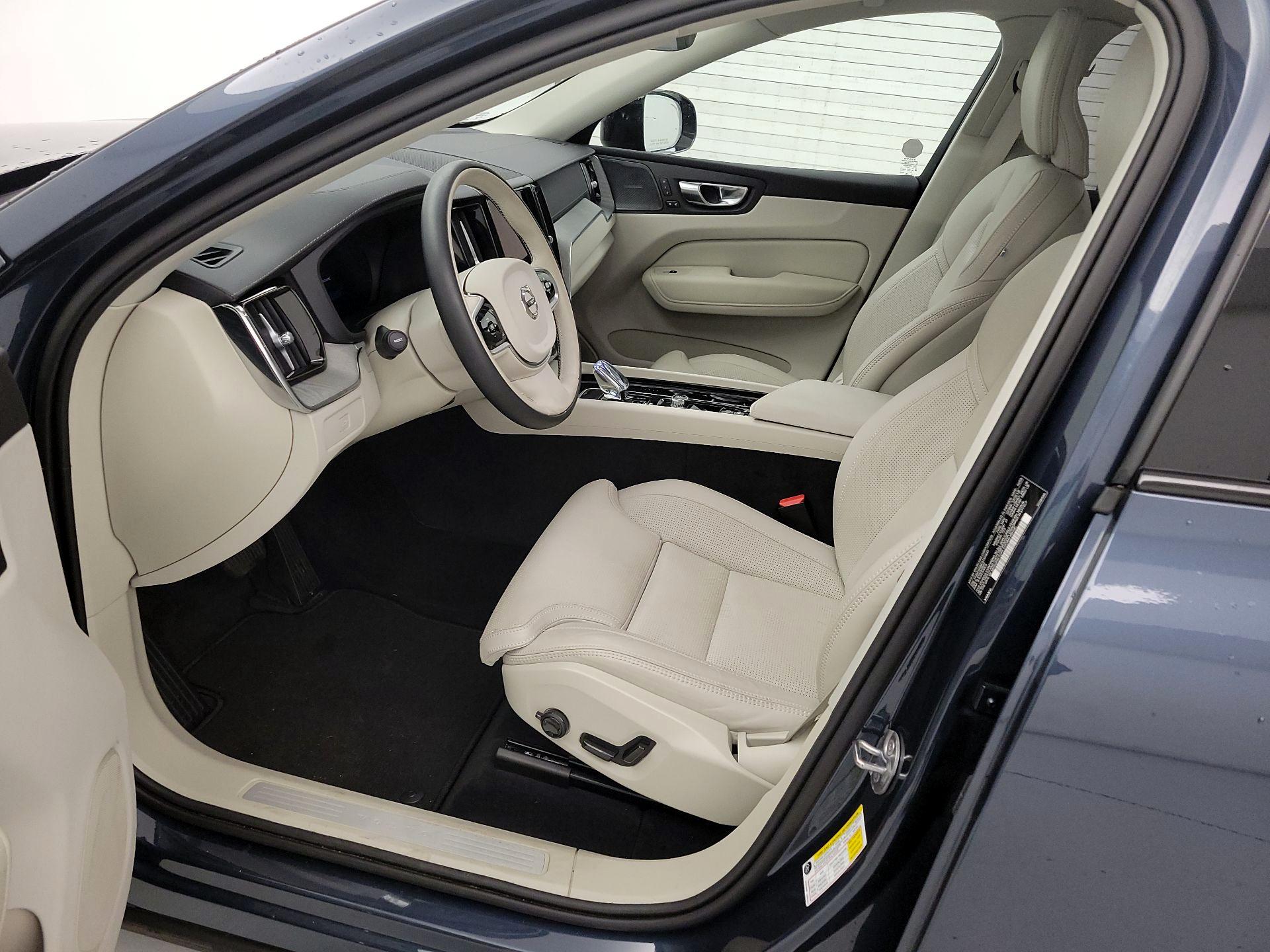 Thumbnail: 2025 Volvo XC60 - 11