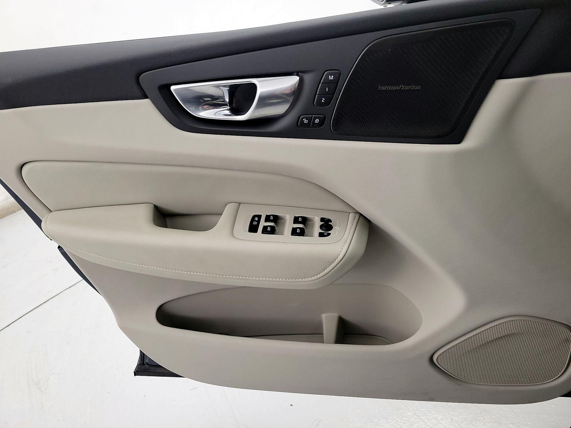 Thumbnail: 2025 Volvo XC60 - 12