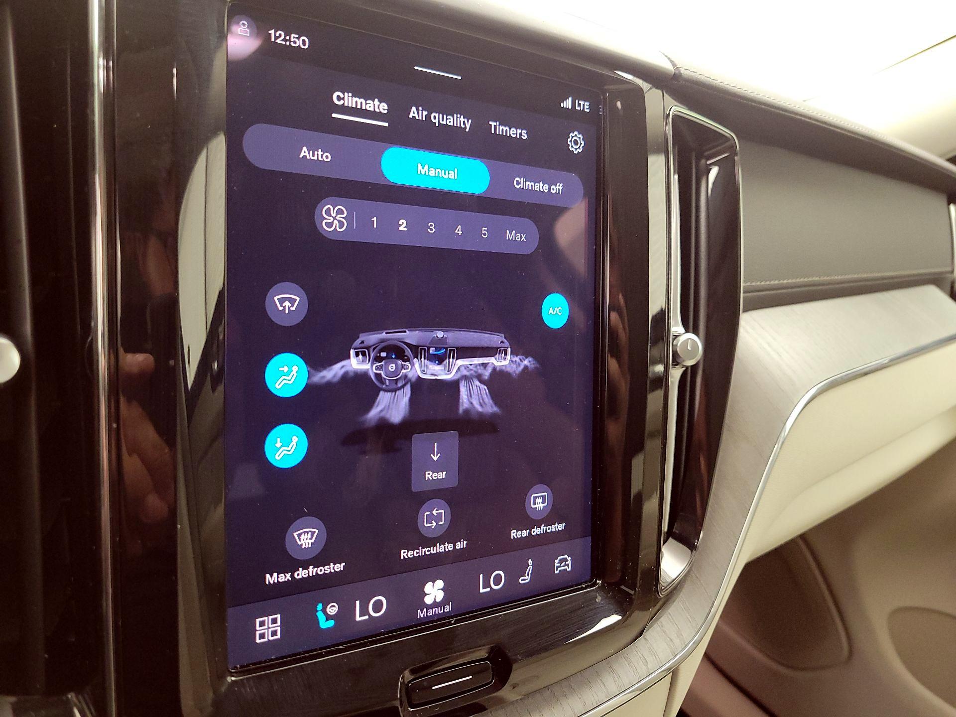 Thumbnail: 2025 Volvo XC60 - 16