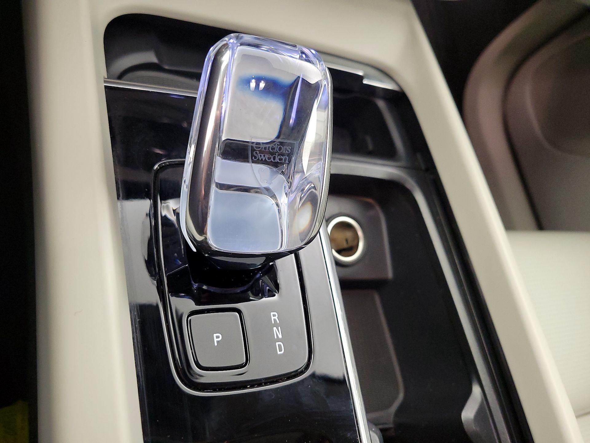 Thumbnail: 2025 Volvo XC60 - 17