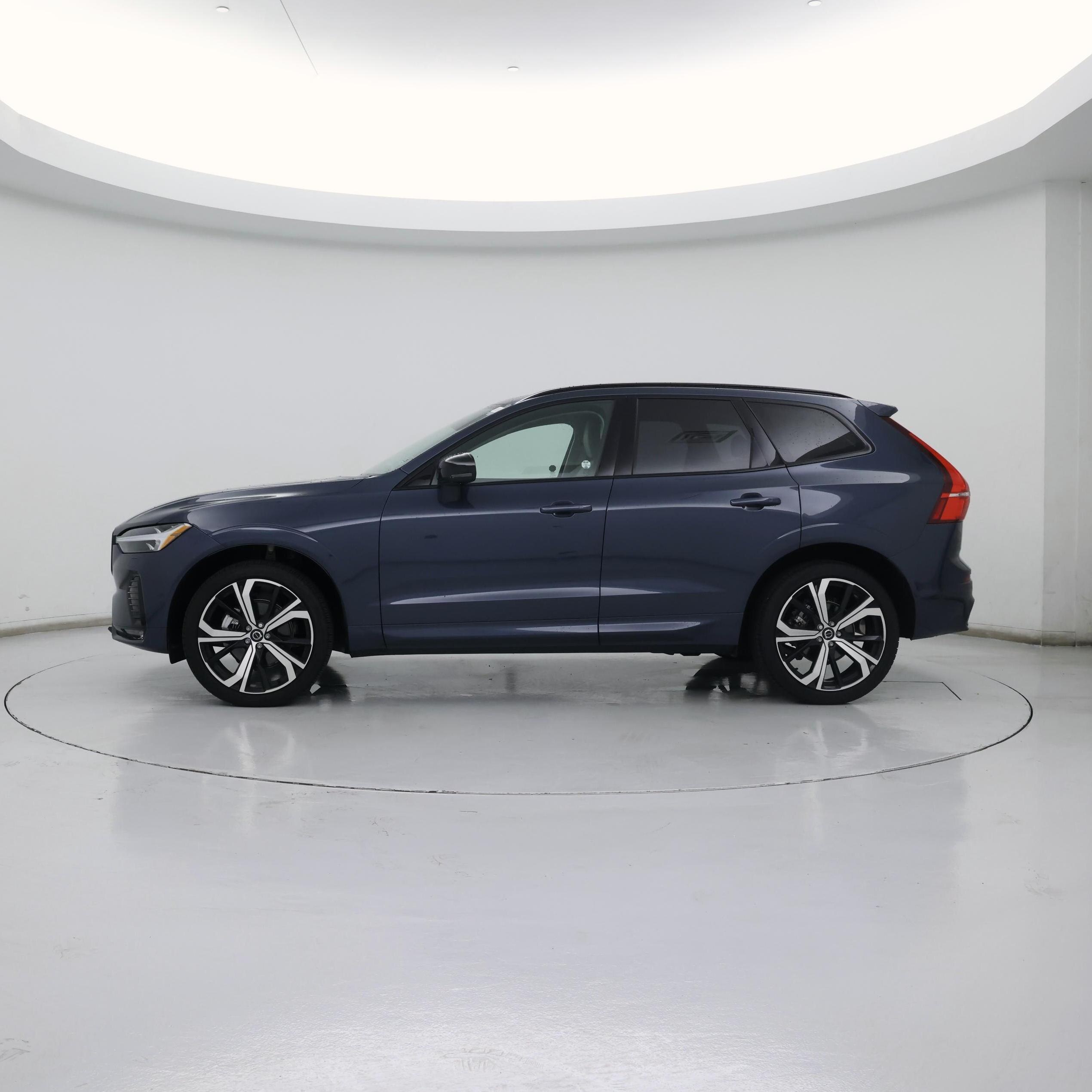 Thumbnail: 2025 Volvo XC60 - 3