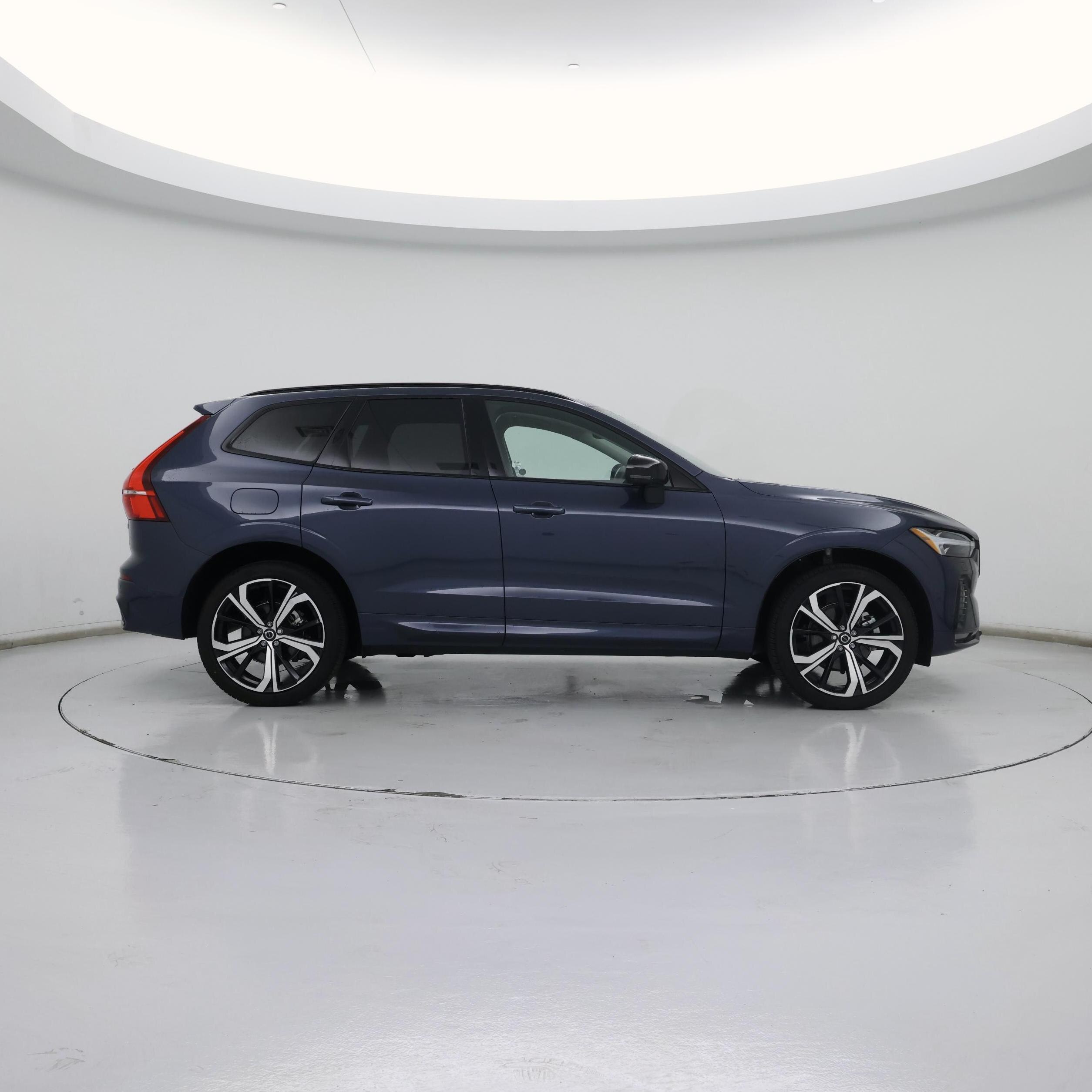 Thumbnail: 2025 Volvo XC60 - 7