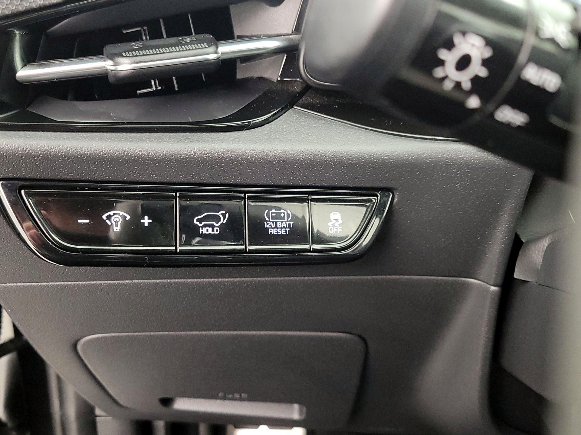 Thumbnail: 2023 Kia Niro - 13
