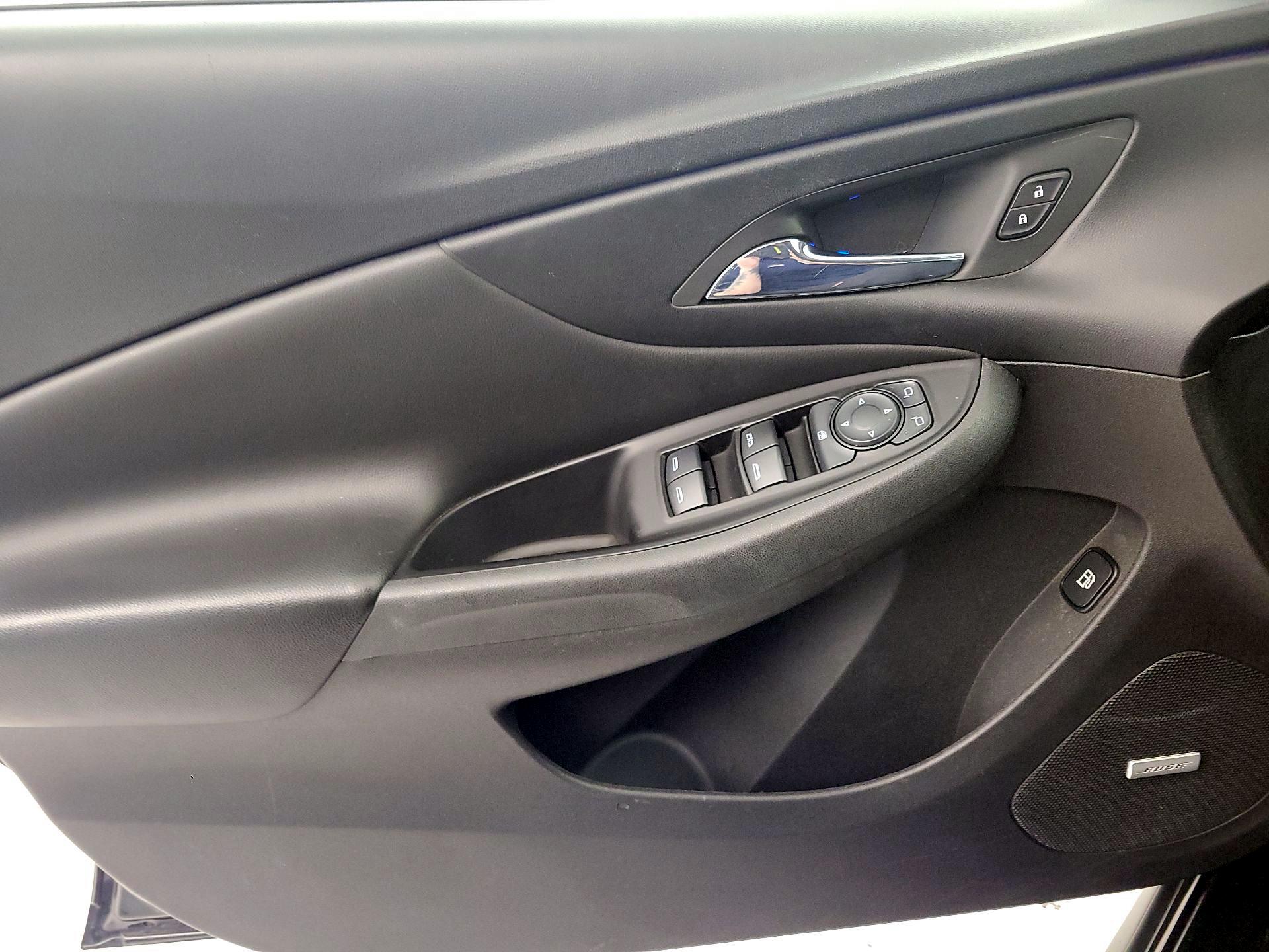 Thumbnail: 2016 Chevrolet Volt - 12