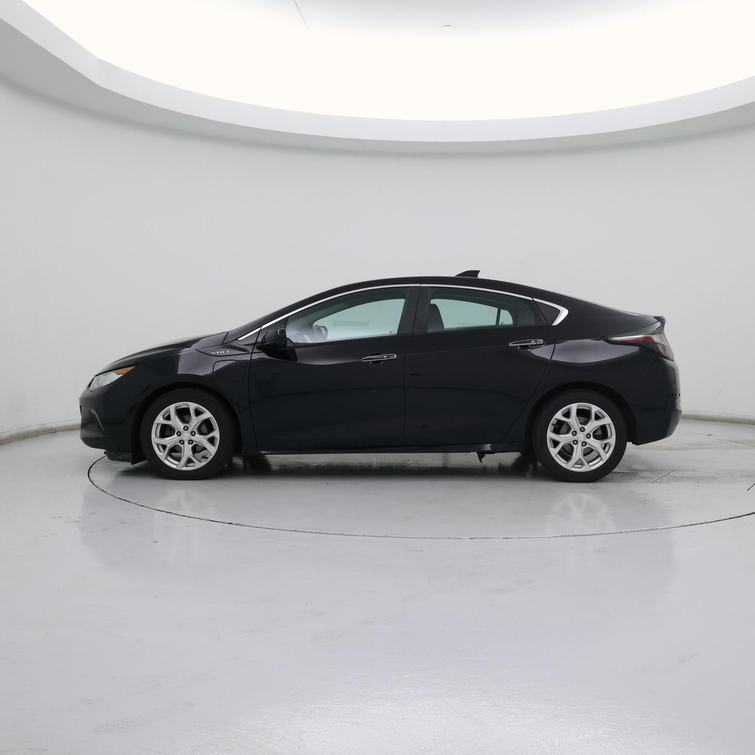 Thumbnail: 2016 Chevrolet Volt - 3