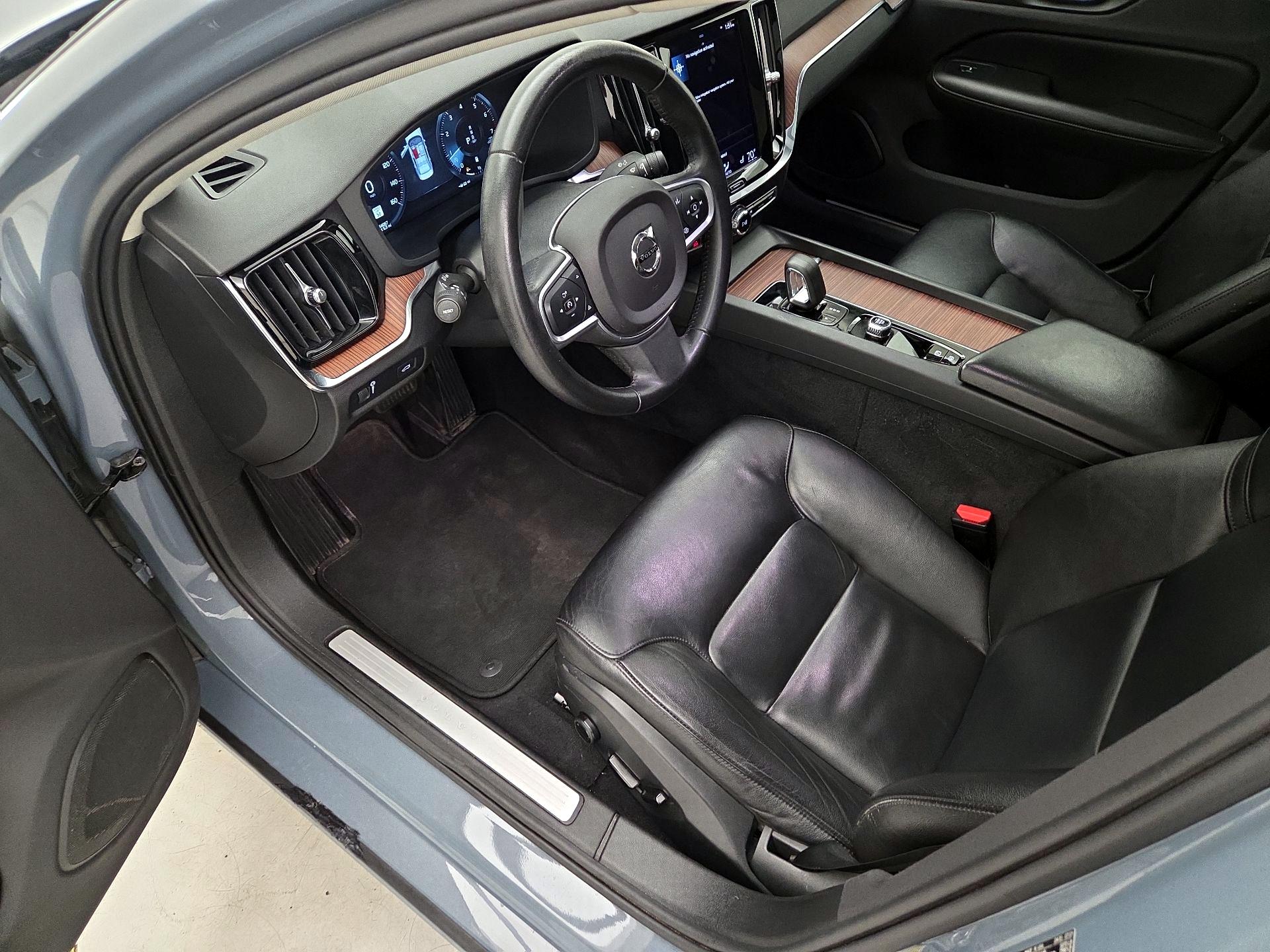 Thumbnail: 2022 Volvo S60 - 11