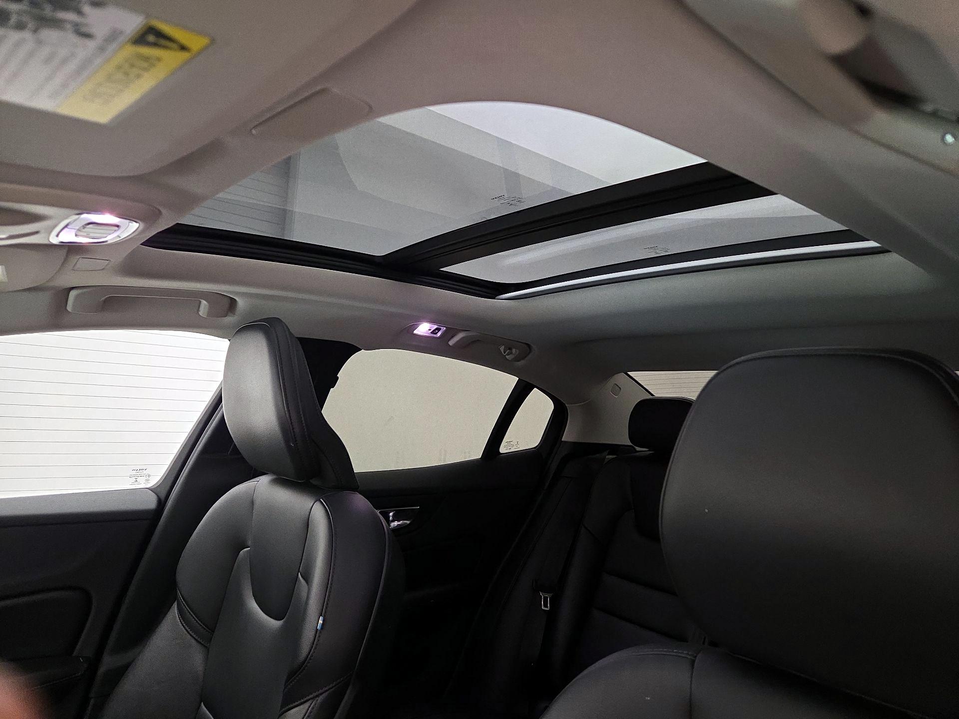 Thumbnail: 2022 Volvo S60 - 19