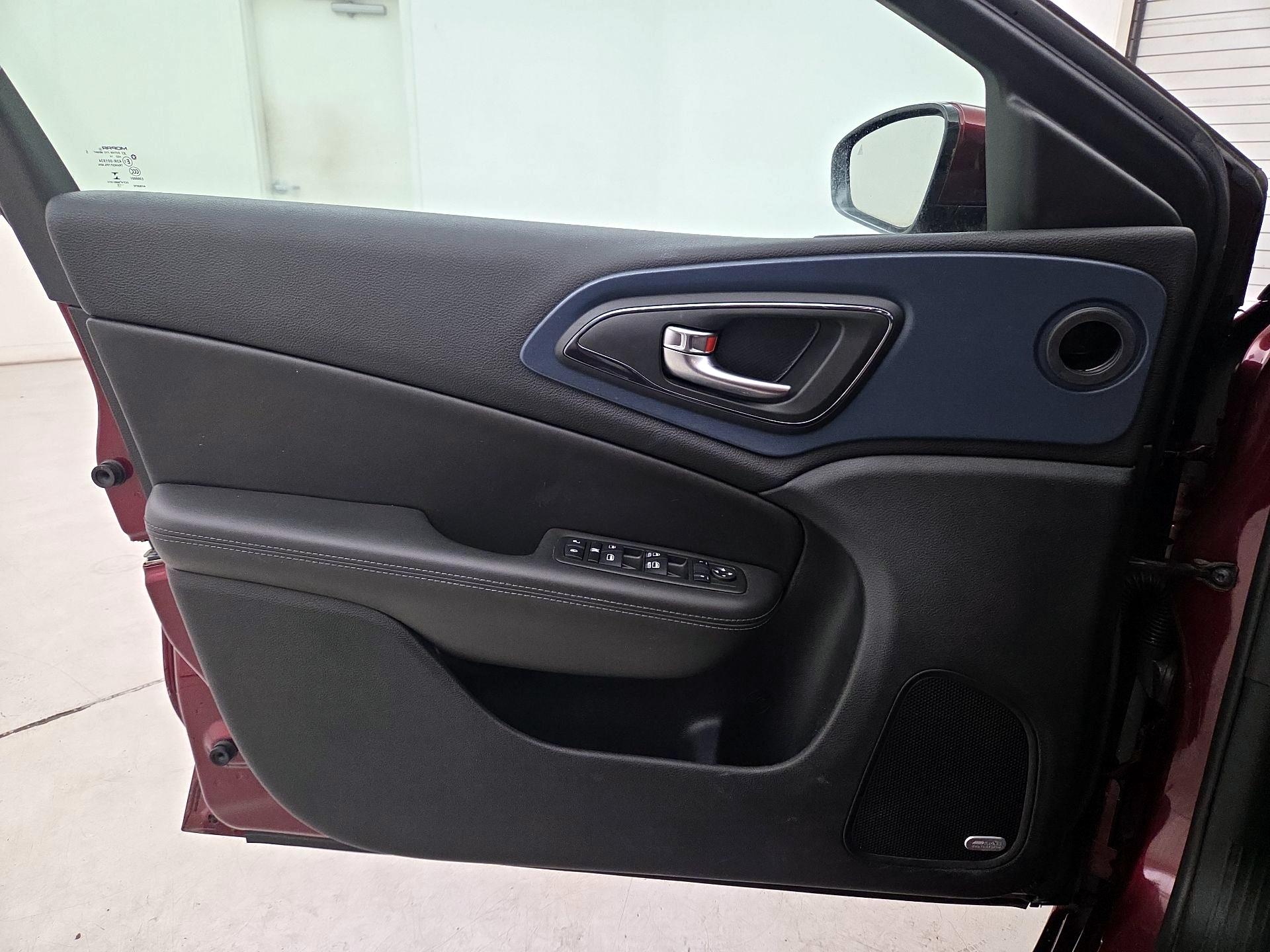 Thumbnail: 2015 Chrysler 200 - 12
