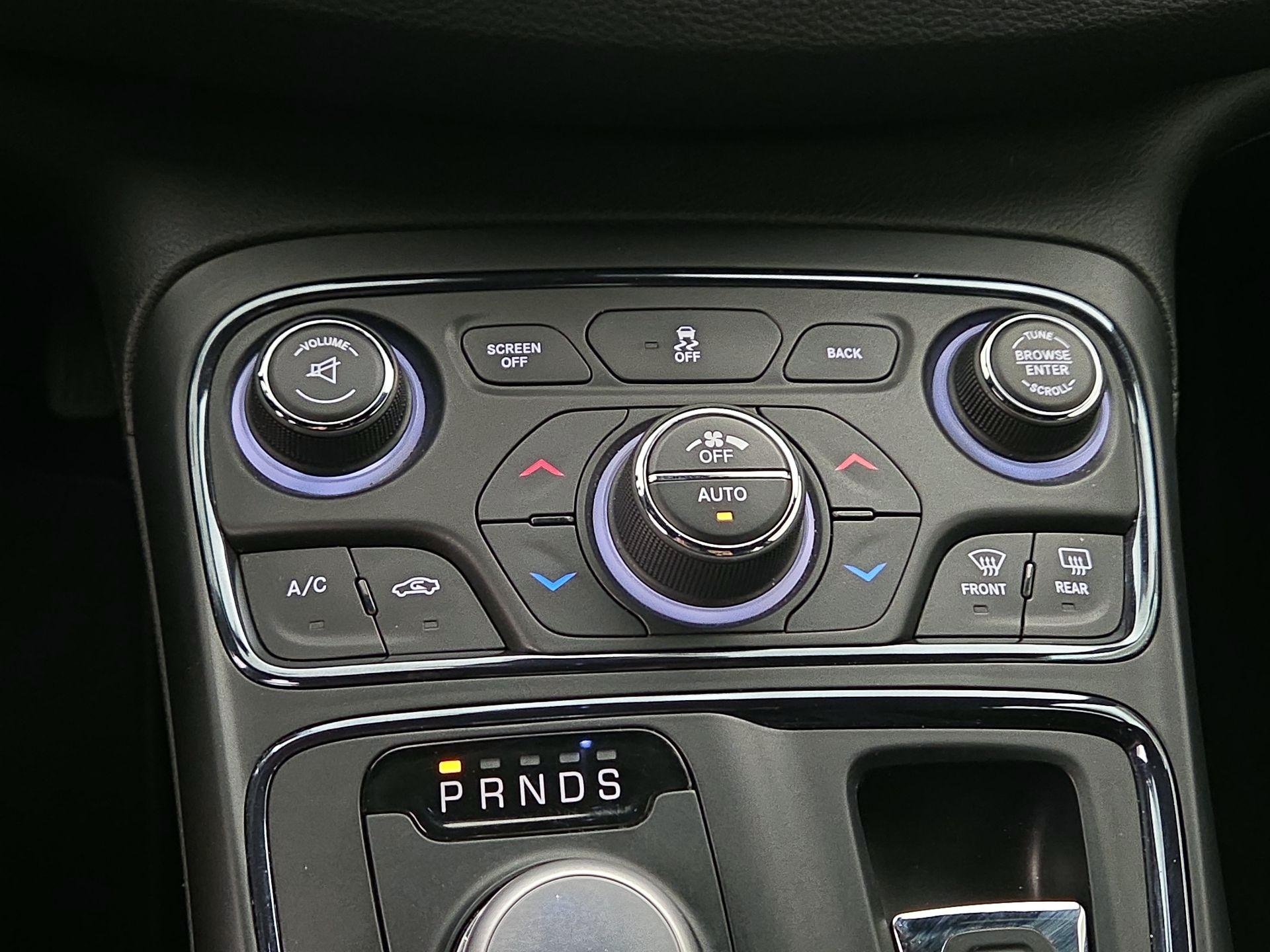 Thumbnail: 2015 Chrysler 200 - 17