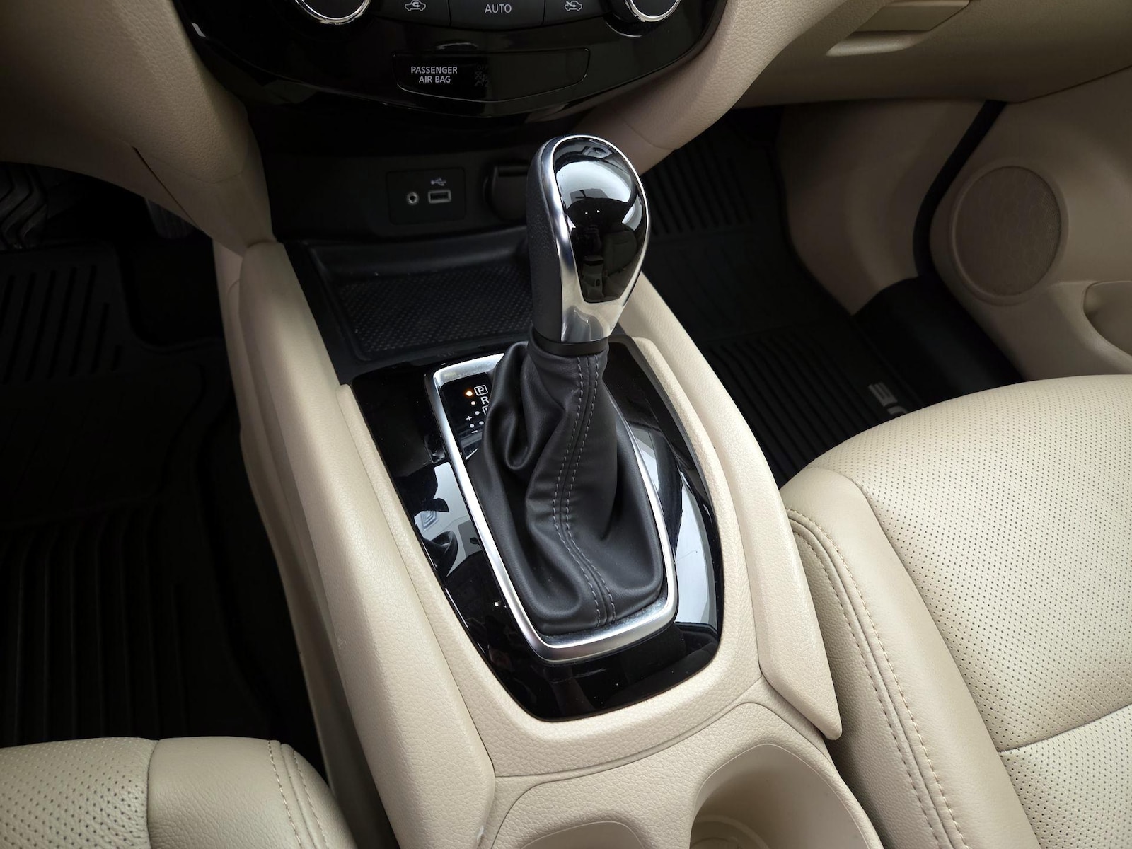 2018 Nissan Rogue SV - Photo 18