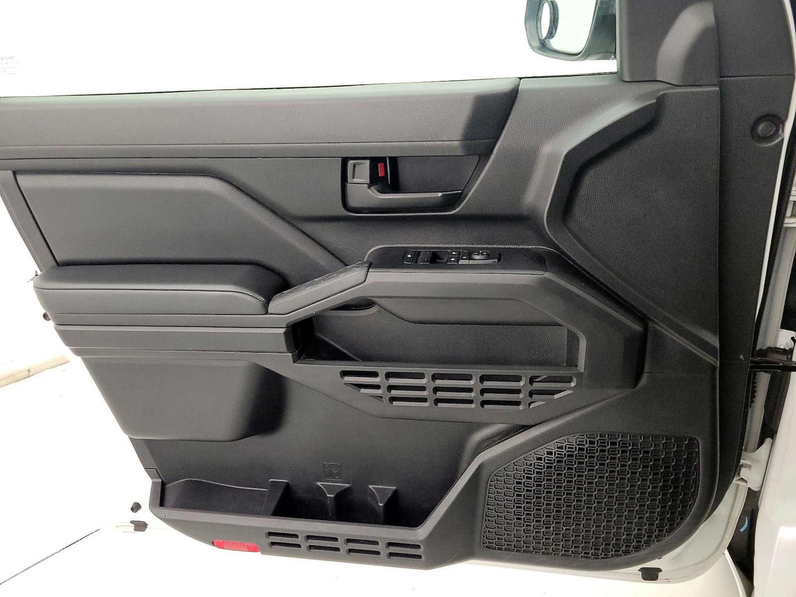 2025 Toyota Tacoma SR - Photo 13