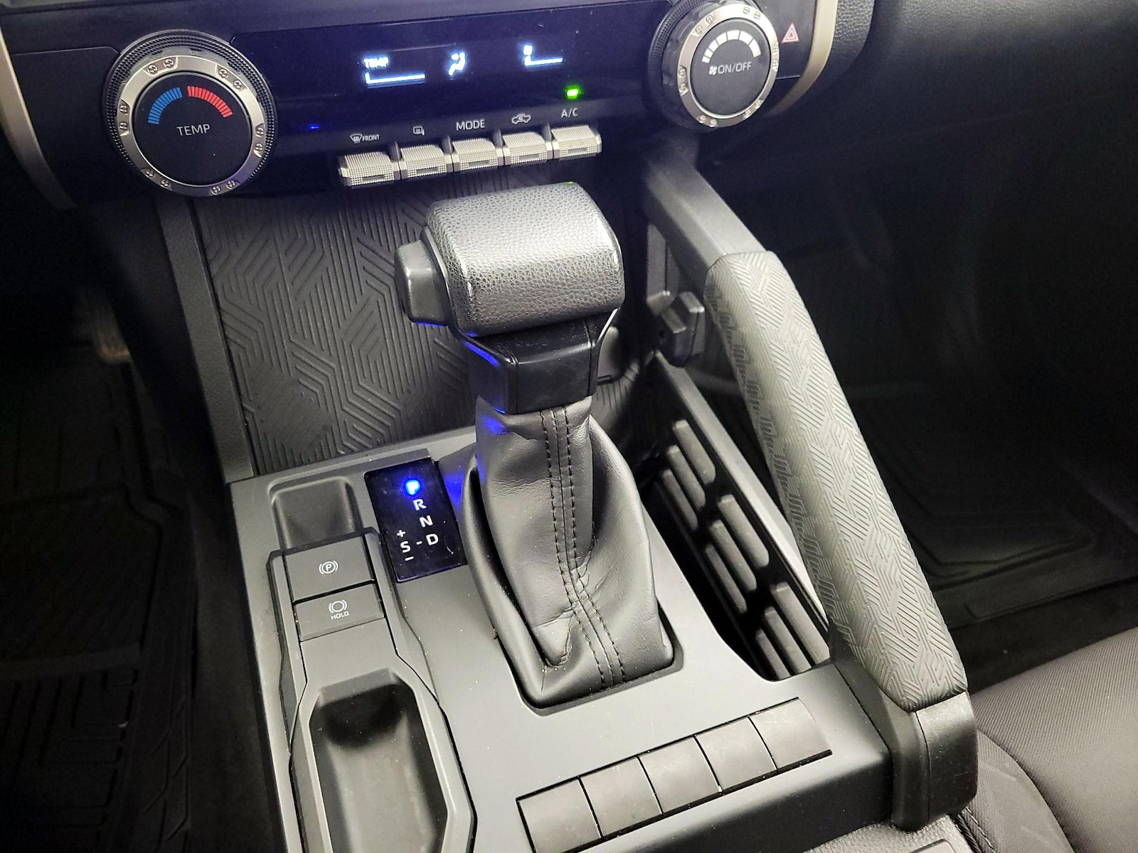 2025 Toyota Tacoma SR - Photo 18