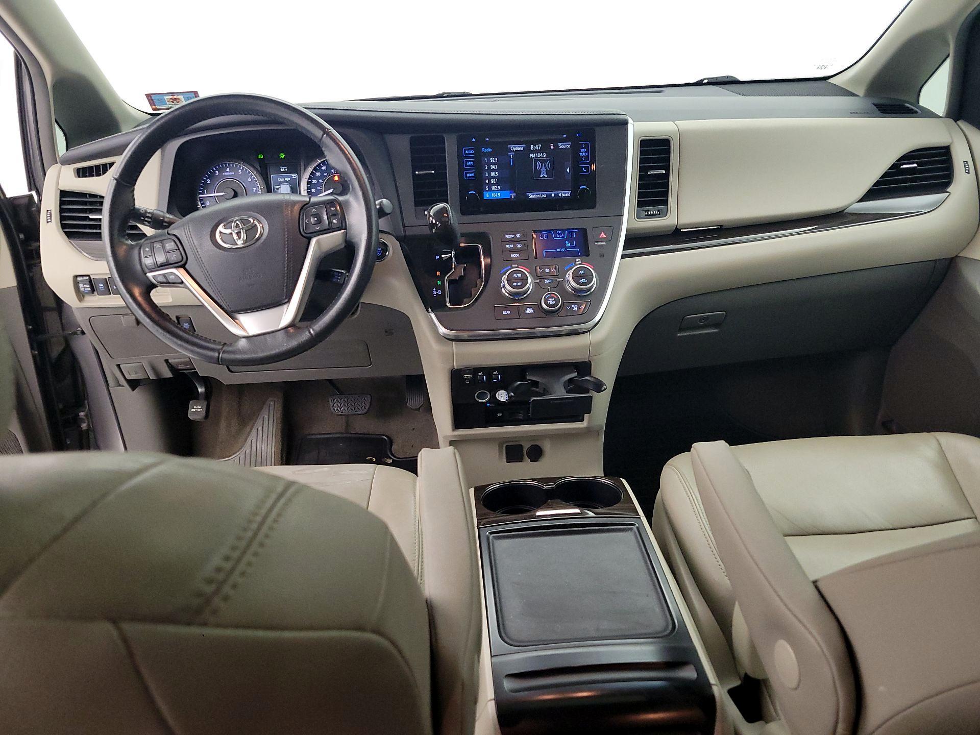 Thumbnail: 2015 Toyota Sienna - 9