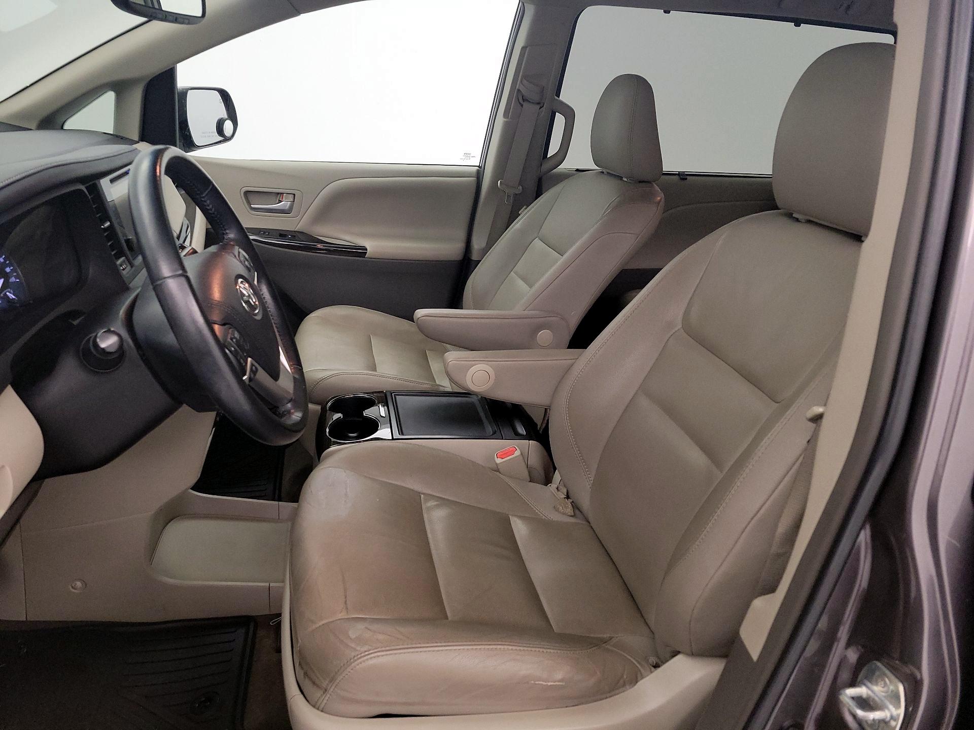 Thumbnail: 2015 Toyota Sienna - 11
